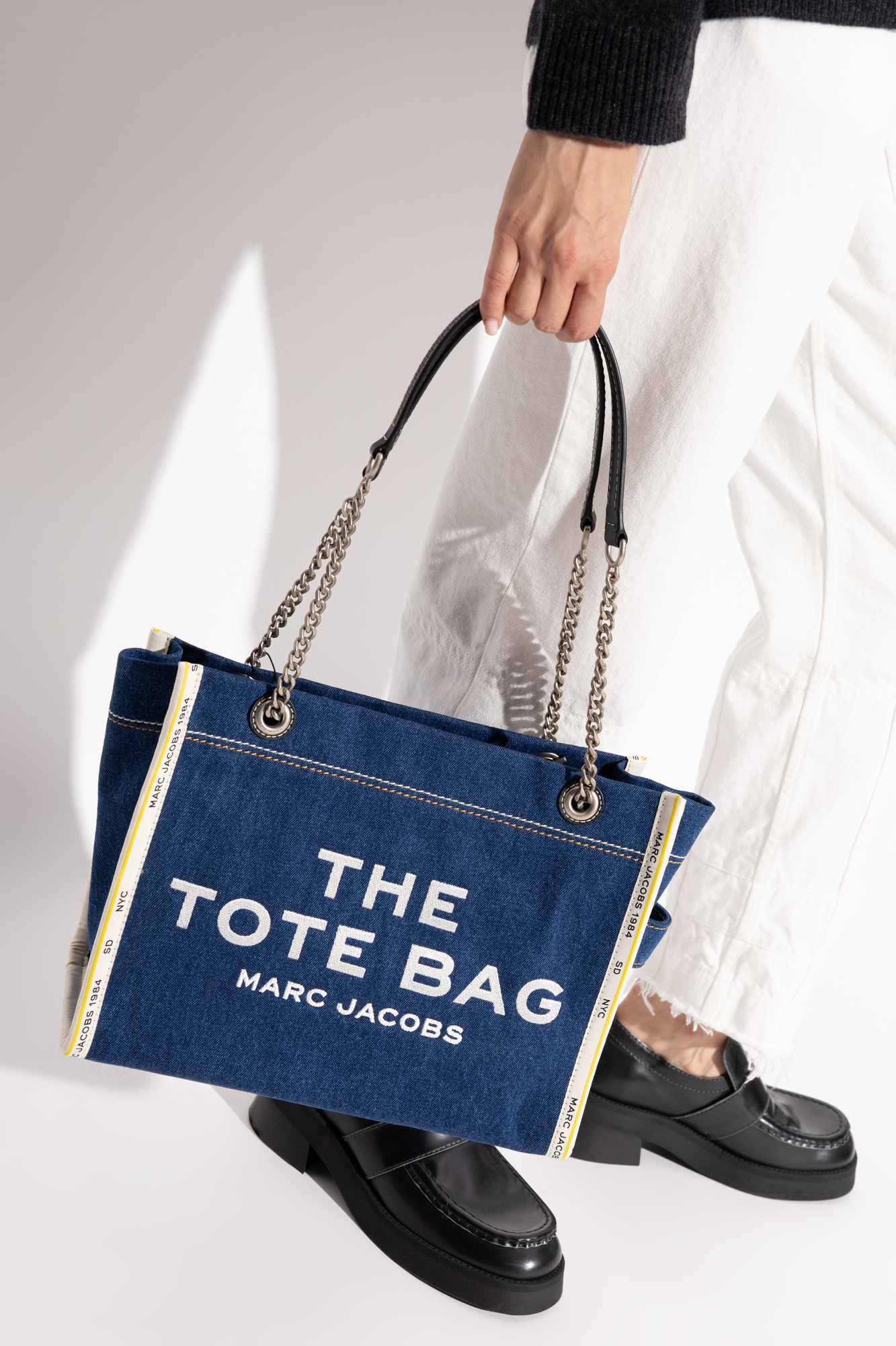 Marc Jacobs Sac Cabas The Denim Chain Micro Tote Bag In Blue
