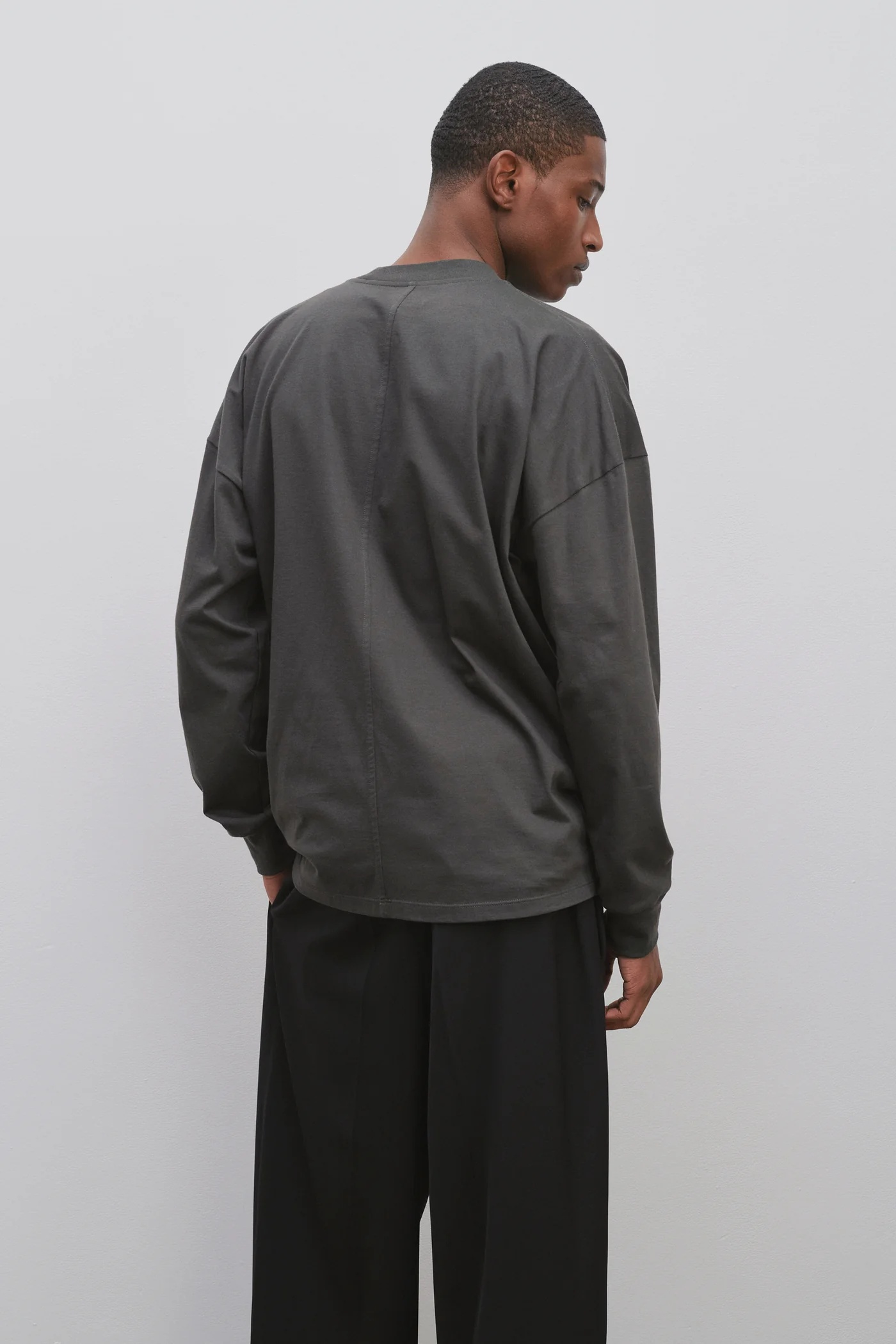 The Row T-shirt With Round Neck And Long Sleeves In Black