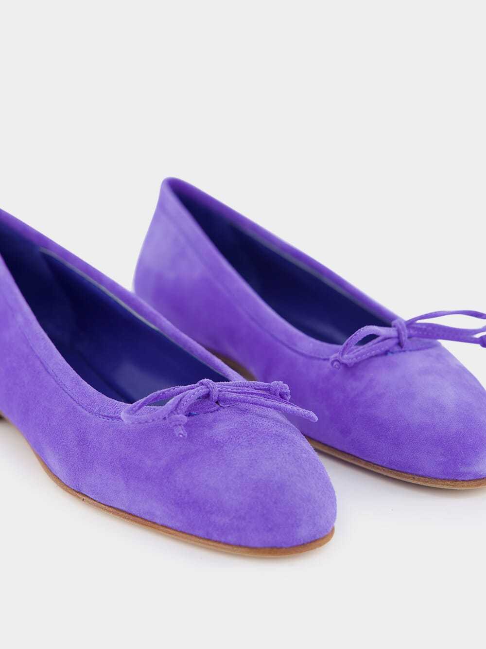 Manolo Blahnik Round-head Flat Shoes In Blue