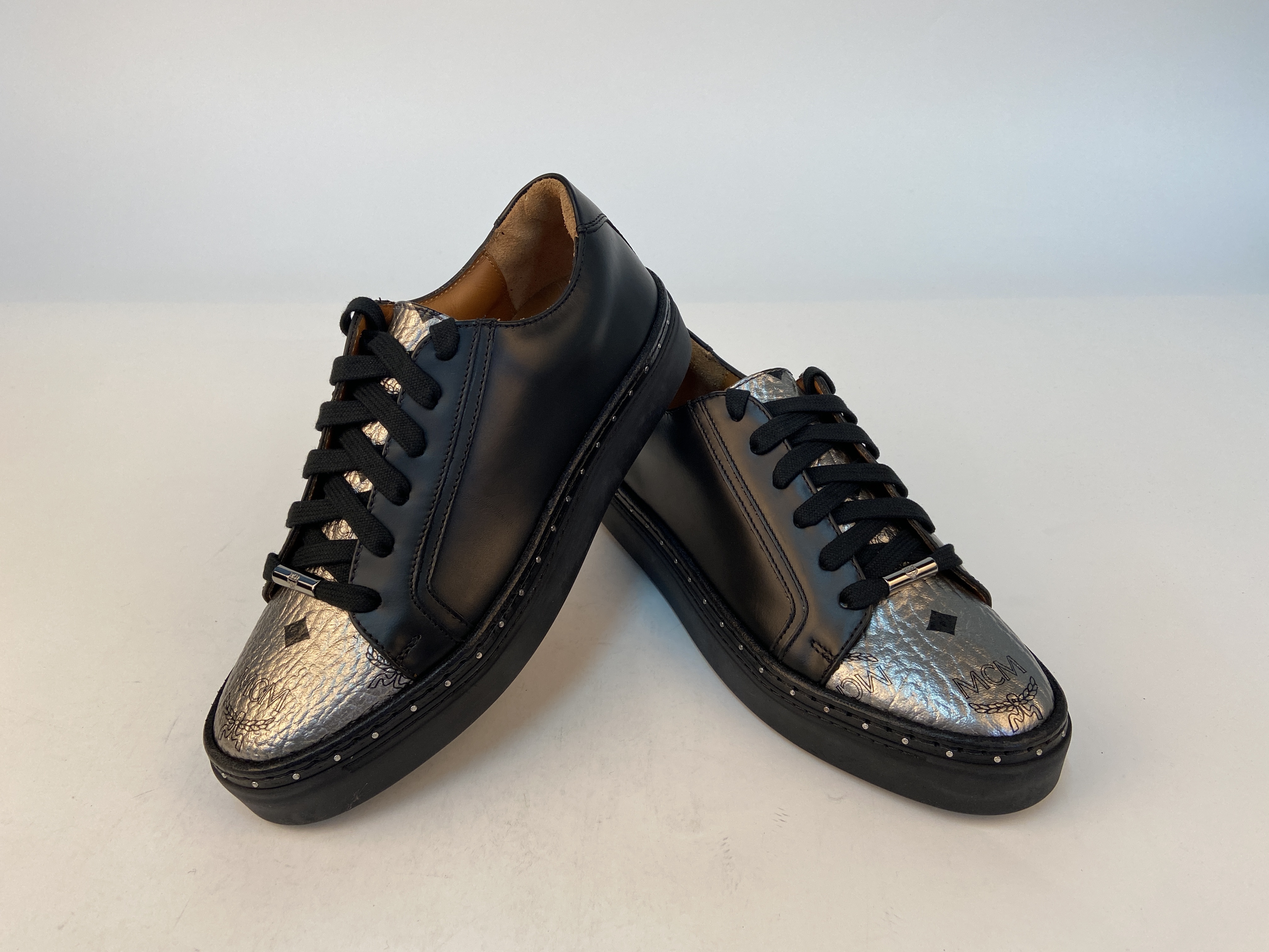 MCM LOGO DETAILS CASUAL SNEAKERS