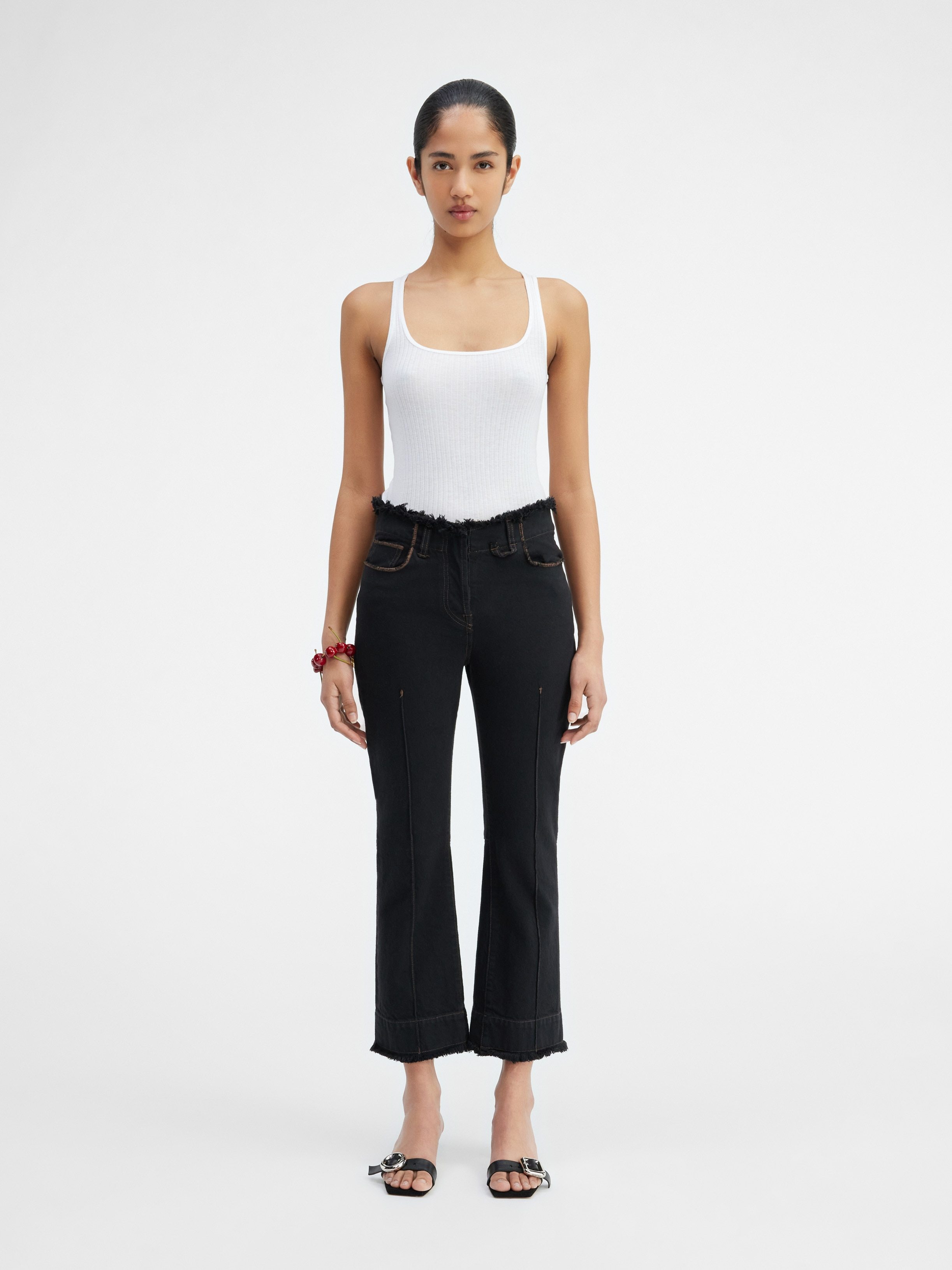 Jacquemus Frayed Cropped Jeans In Black