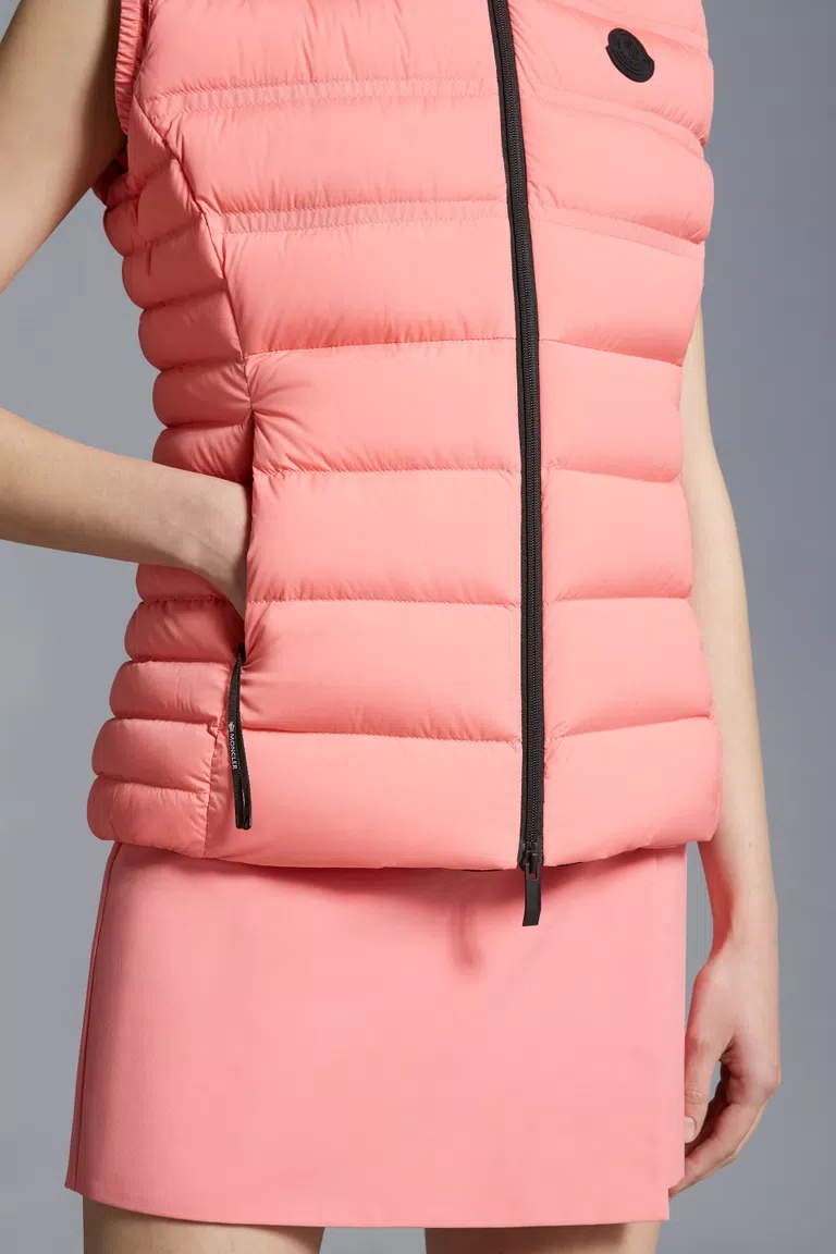 ♪直営店♪Moncler ALITERSE DOWN GILET Black Aliterse Hooded Down Vest - Vests for Women | Moncler US