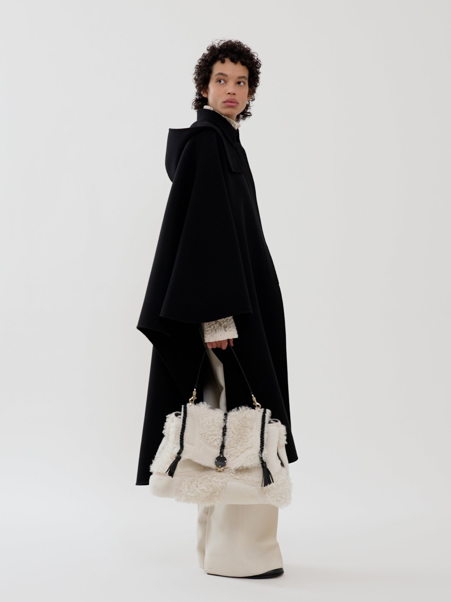 Chloé Hooded Cape Coat Black Size Xs/s 70% Wool, 30% Cashmere, Horn Bubalus Bubalis, Farmed, Coo India In Black