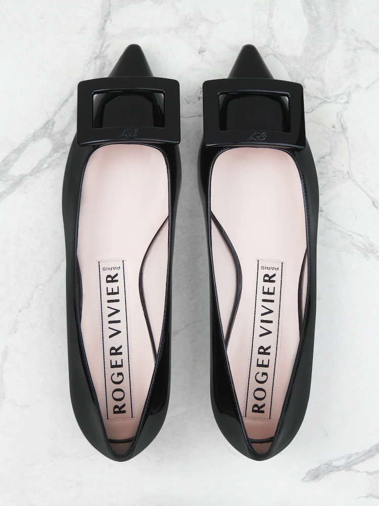 Roger Vivier Gommettine Buckled Glossed Crinkled-leather Ballet Flats In Black