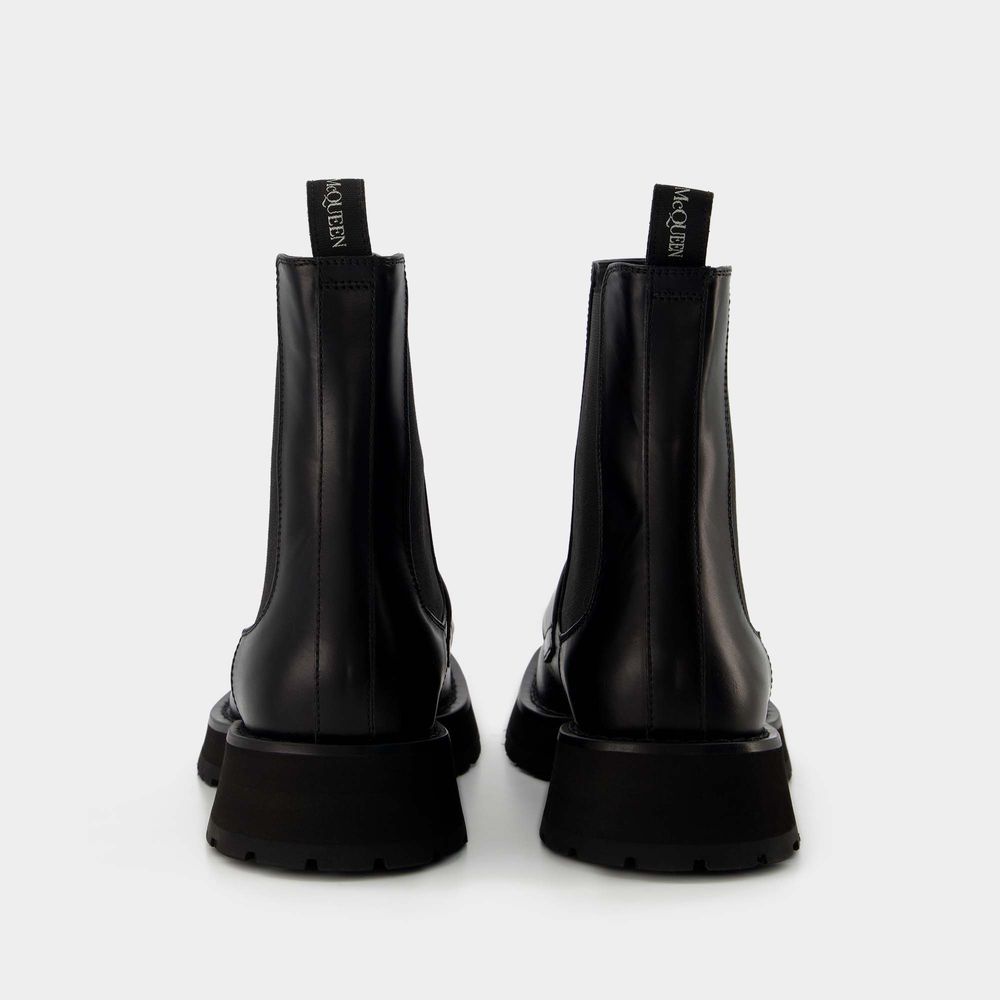 Alexander Mcqueen Calf-leather Pointed-tip Mules In Black