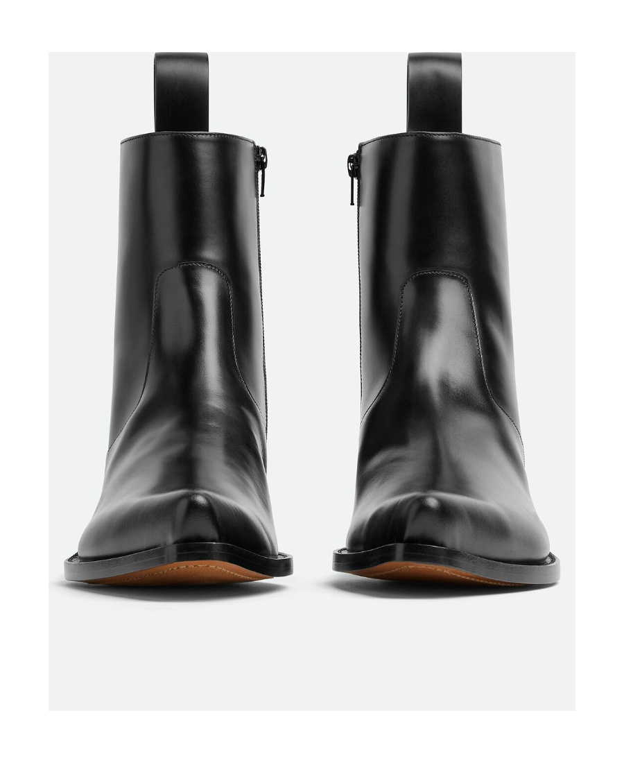 Bottega Veneta Pointed-toe Leather Boots In Black
