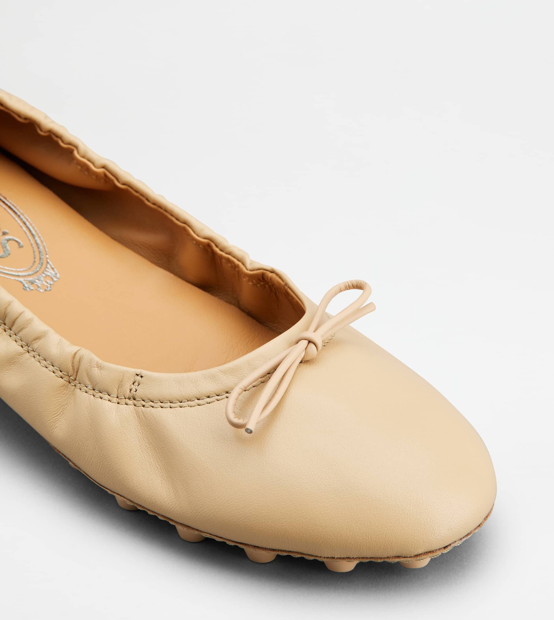 Tod's Lambskin Bow Detail Round Toe Ballerinas In Brown