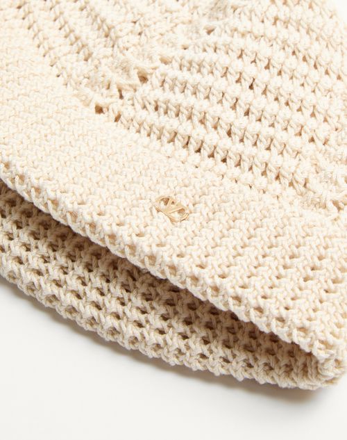 Valentino Garavani Vlogo Signature Knitted Cotton Beanie In Nude