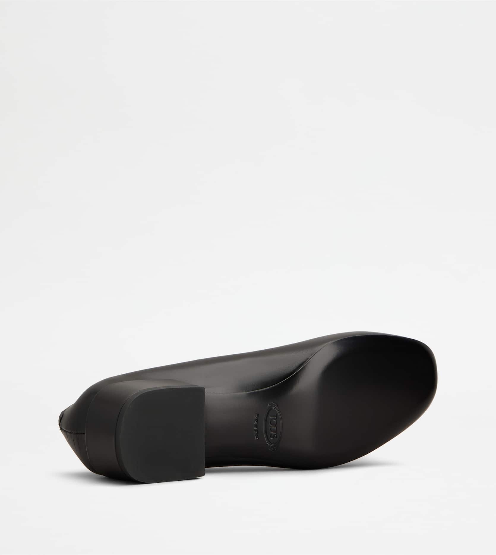 Tod's Leather Pumps
