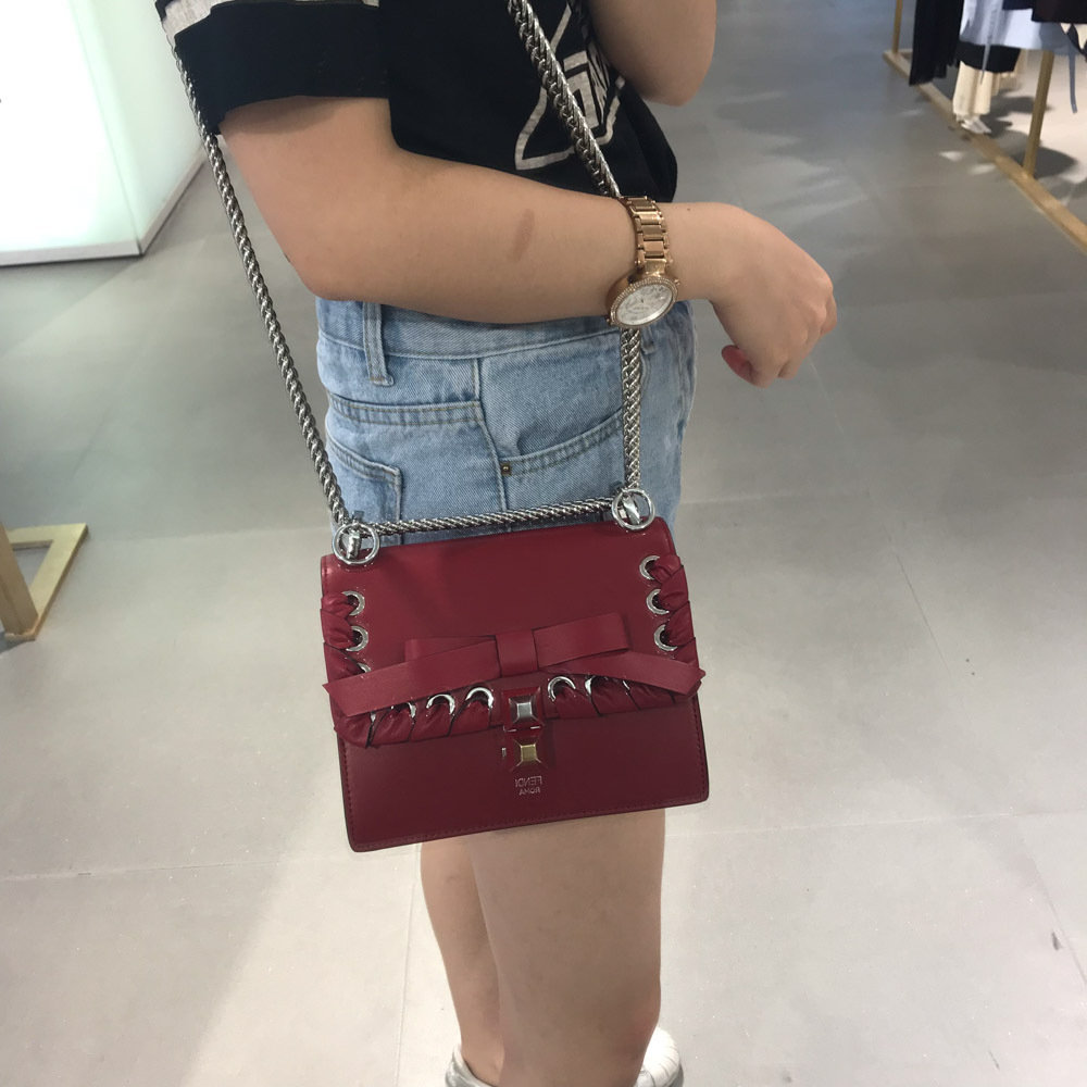 Fendi Kan I Bowknot Calfskin Shoulder Bag In Red