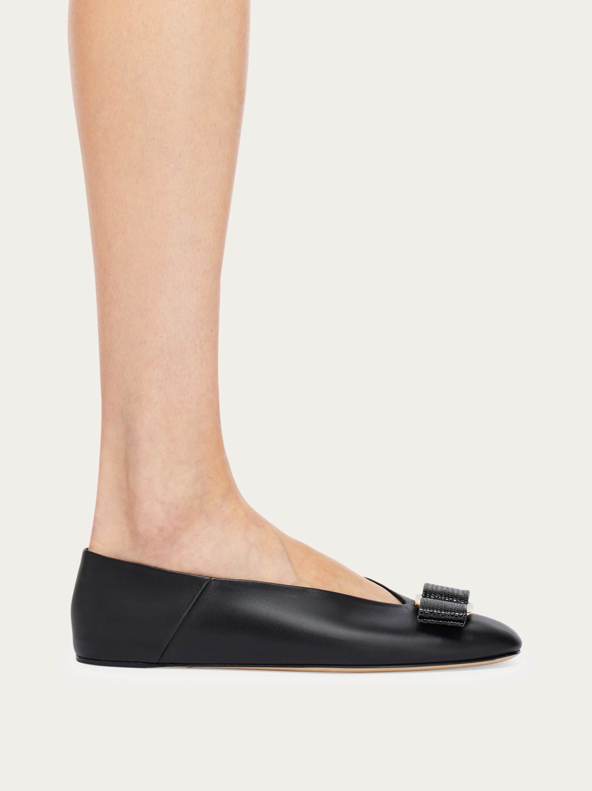Ferragamo Vara Bow Ballet Flats In Black