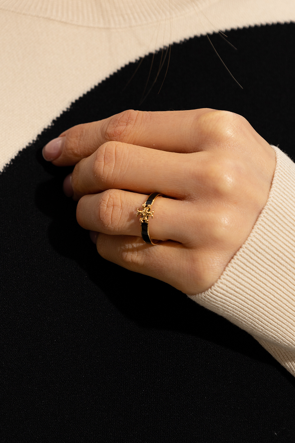 Tory Burch Logo-plaque Ring In Yellow