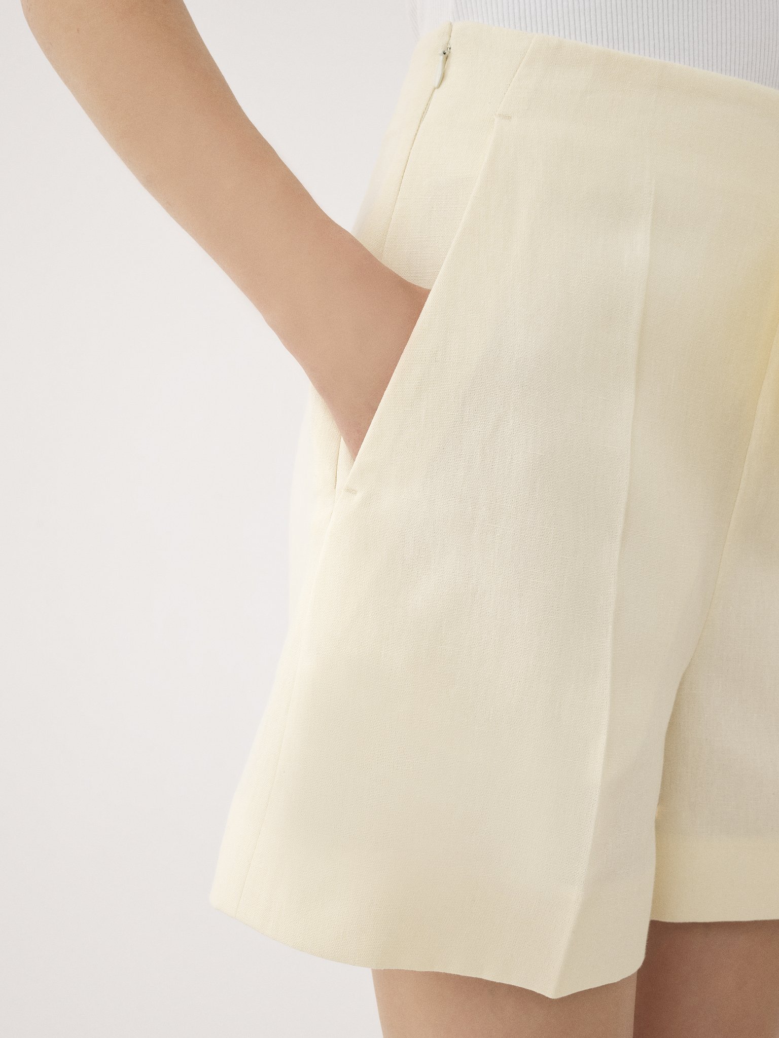 Chloé Bow Detail Linen Shorts Coconut Milk In White