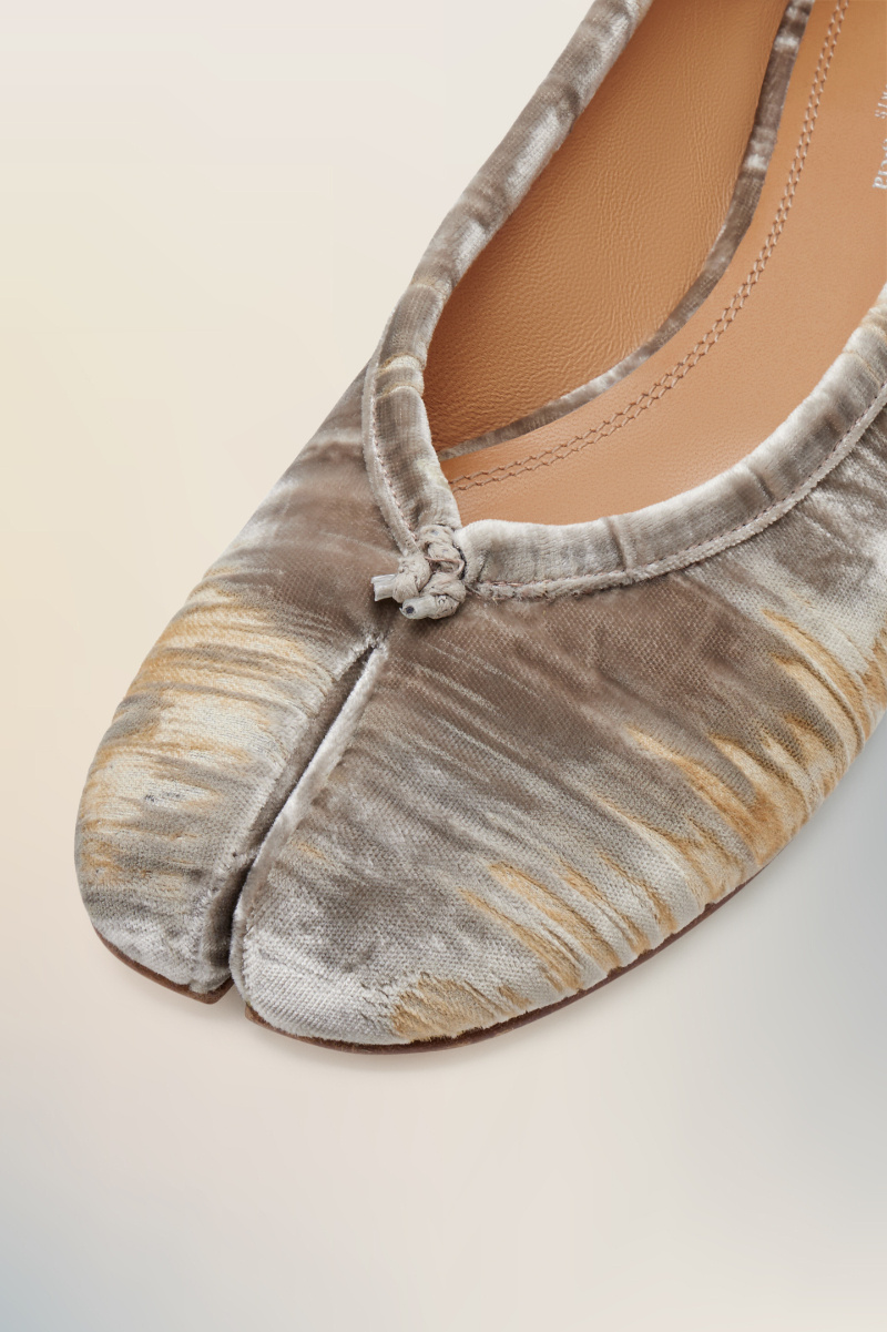 Maison Margiela Tabi Ballerina In Brown