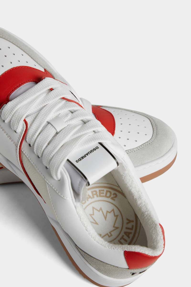 Dsquared2 Low Top Sneakers With Contrast Panelled Design In White