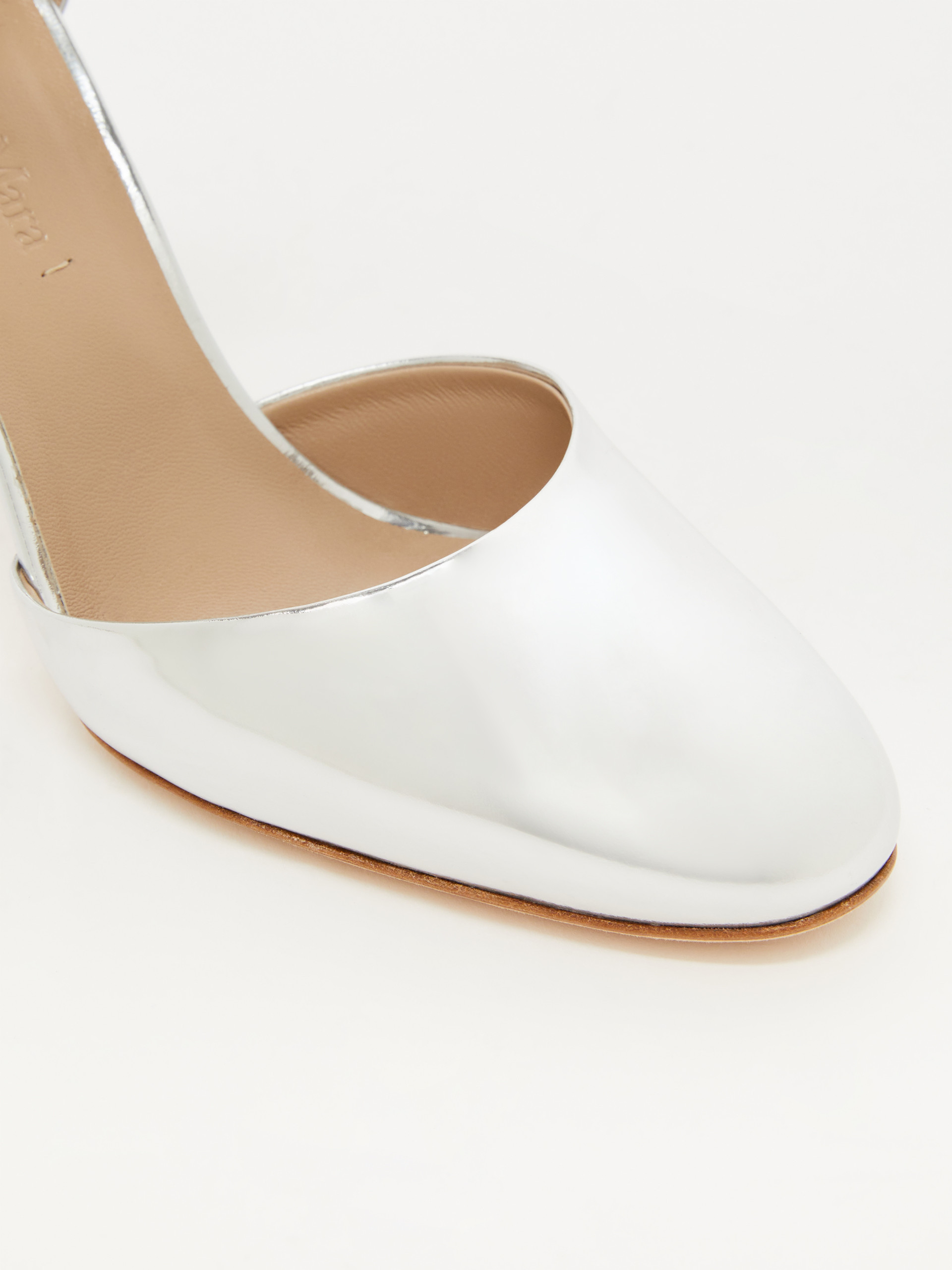 Max Mara Round Head Mary Jane High Heels In White