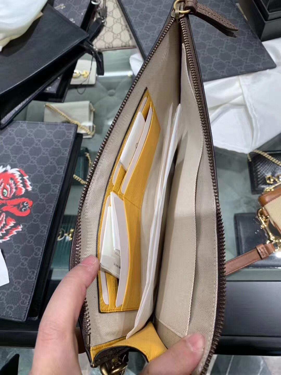 Gucci Neo Vintage Gg Supreme Pouch In White