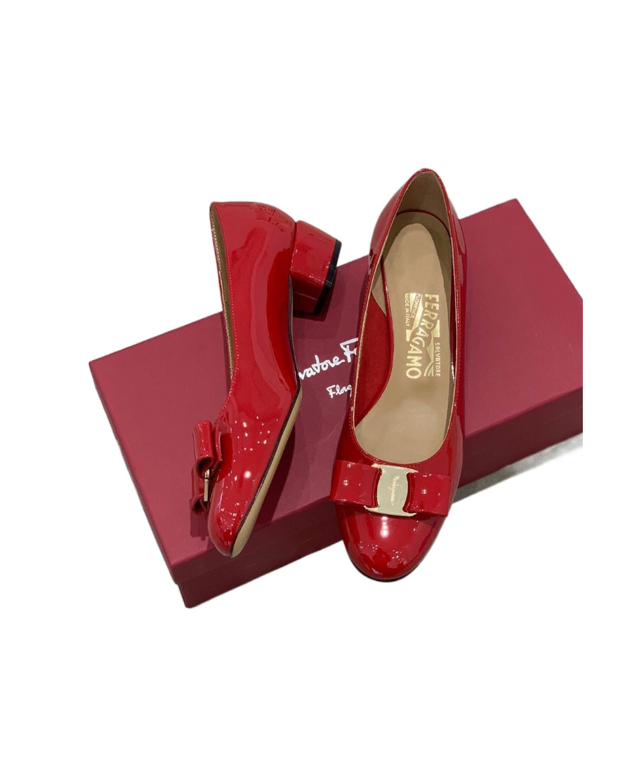 Ferragamo Vara Bow-detail Leather Pumps In Red
