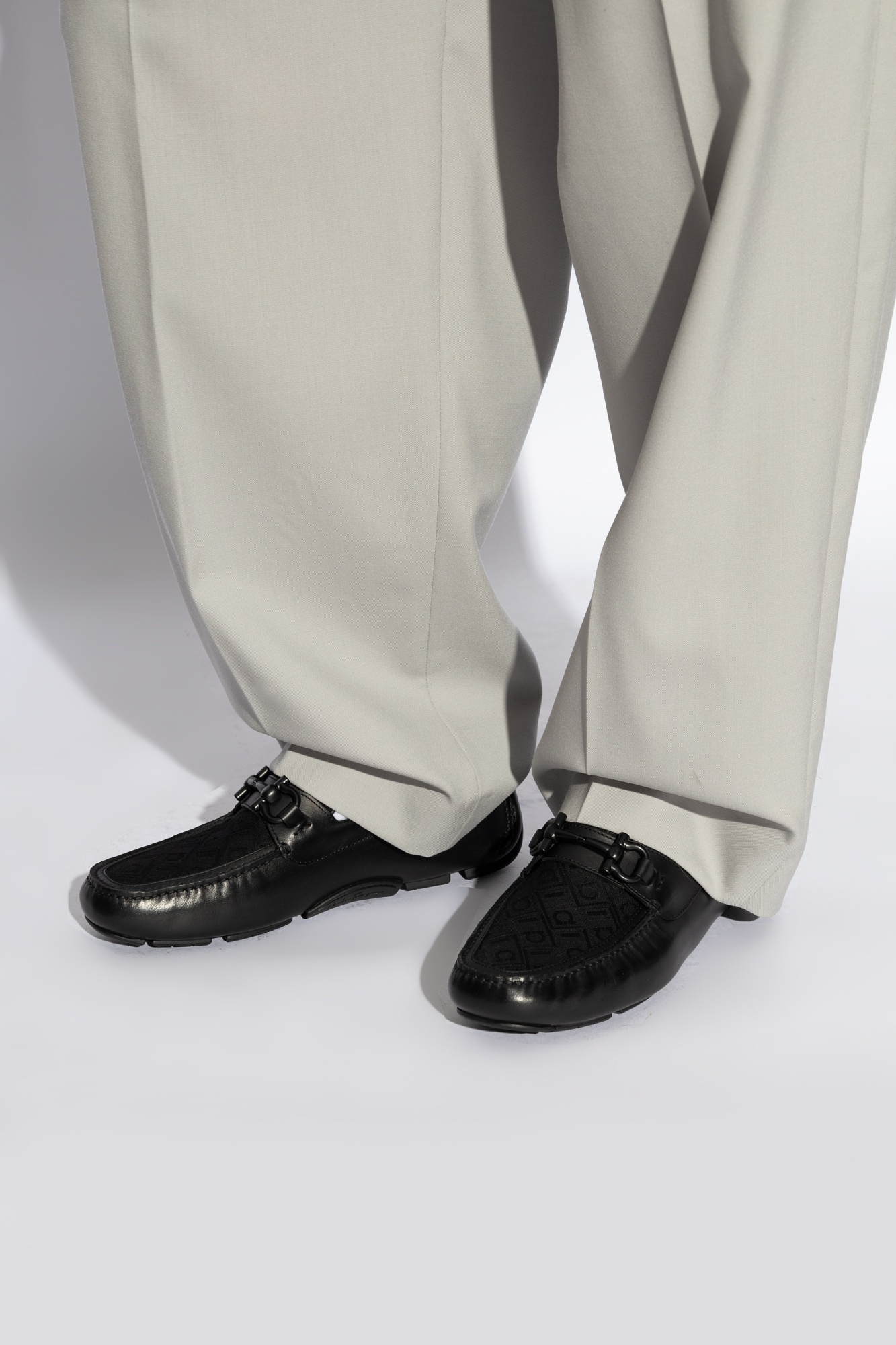 Ferragamo Round Head Logo Detail Loafers In Black