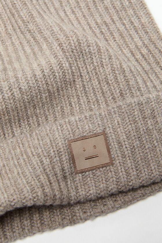 ACNE STUDIOS APPLIQUÉ BEANIE 