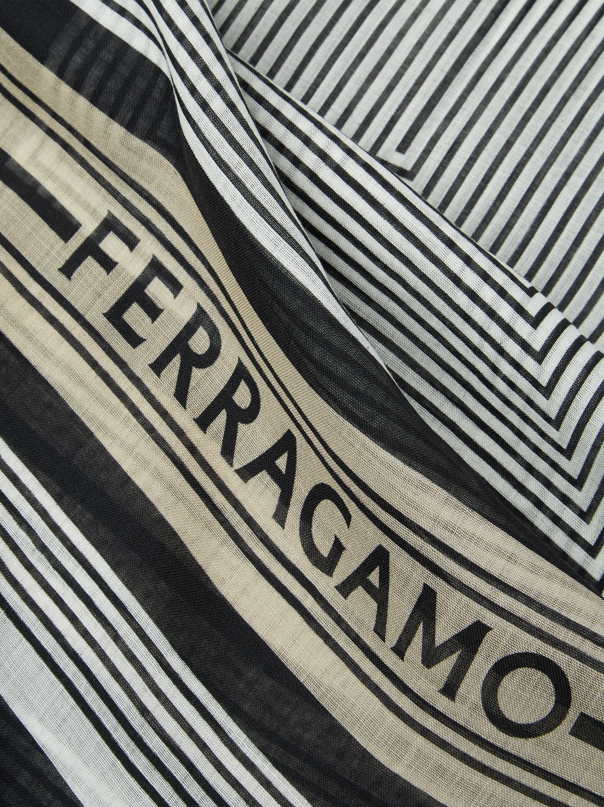 Ferragamo Logo Wool Scarf In Gray