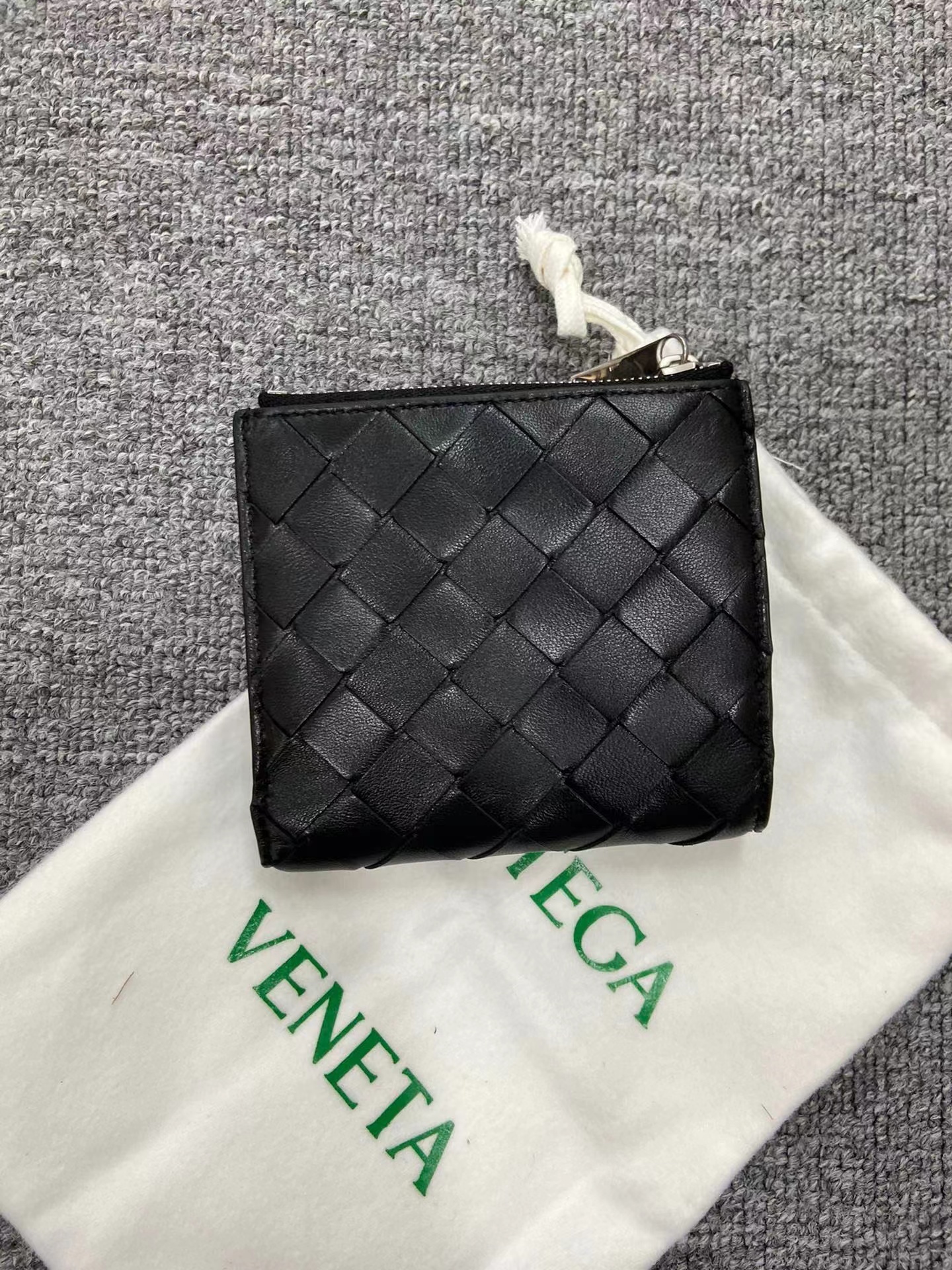 Bottega Veneta Woven Zipper Wallet In Black