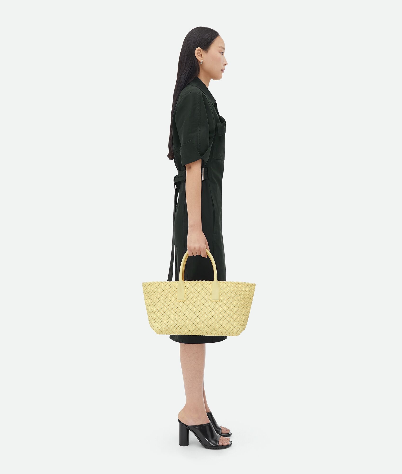 Bottega Veneta Small Intreccio Handbag In Nude