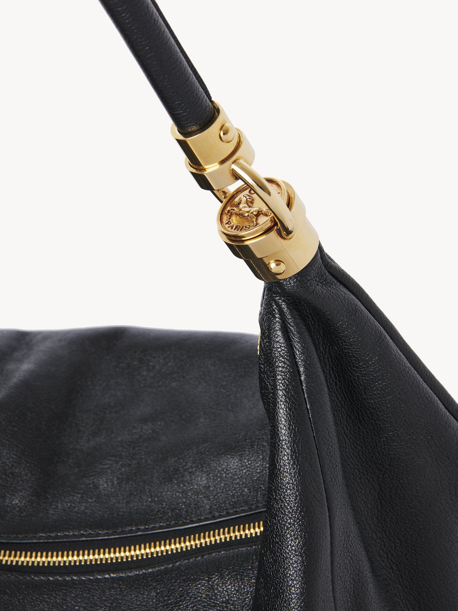 Chloé Zippered Handbag In Black