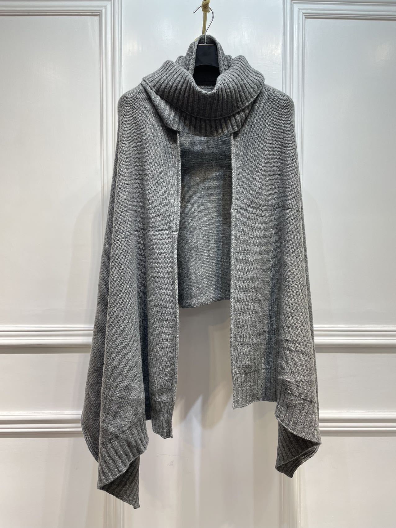 Max Mara Knitted Shawl In Gray