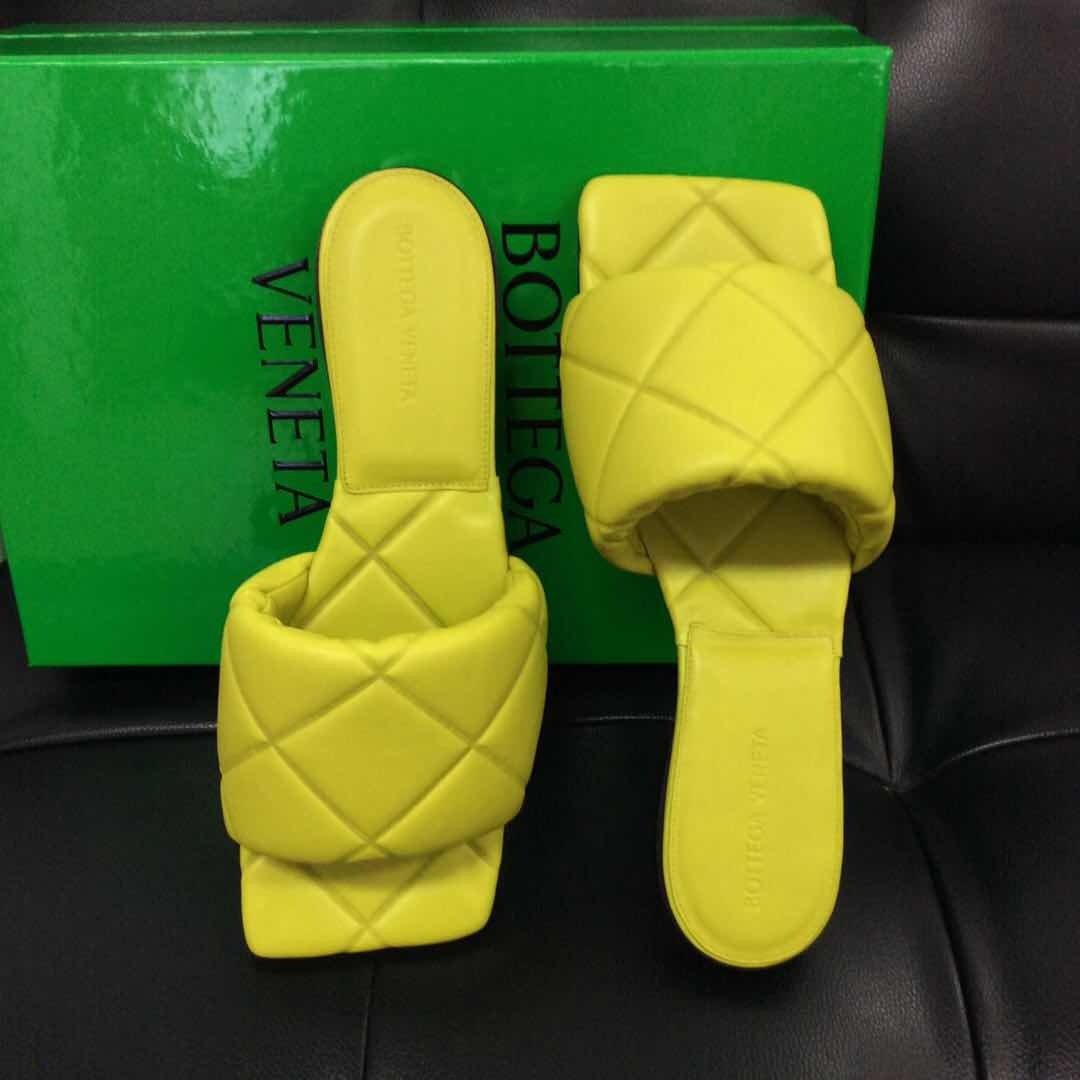 Bottega Veneta Green Intreccio Lido Flat Sandals In Yellow