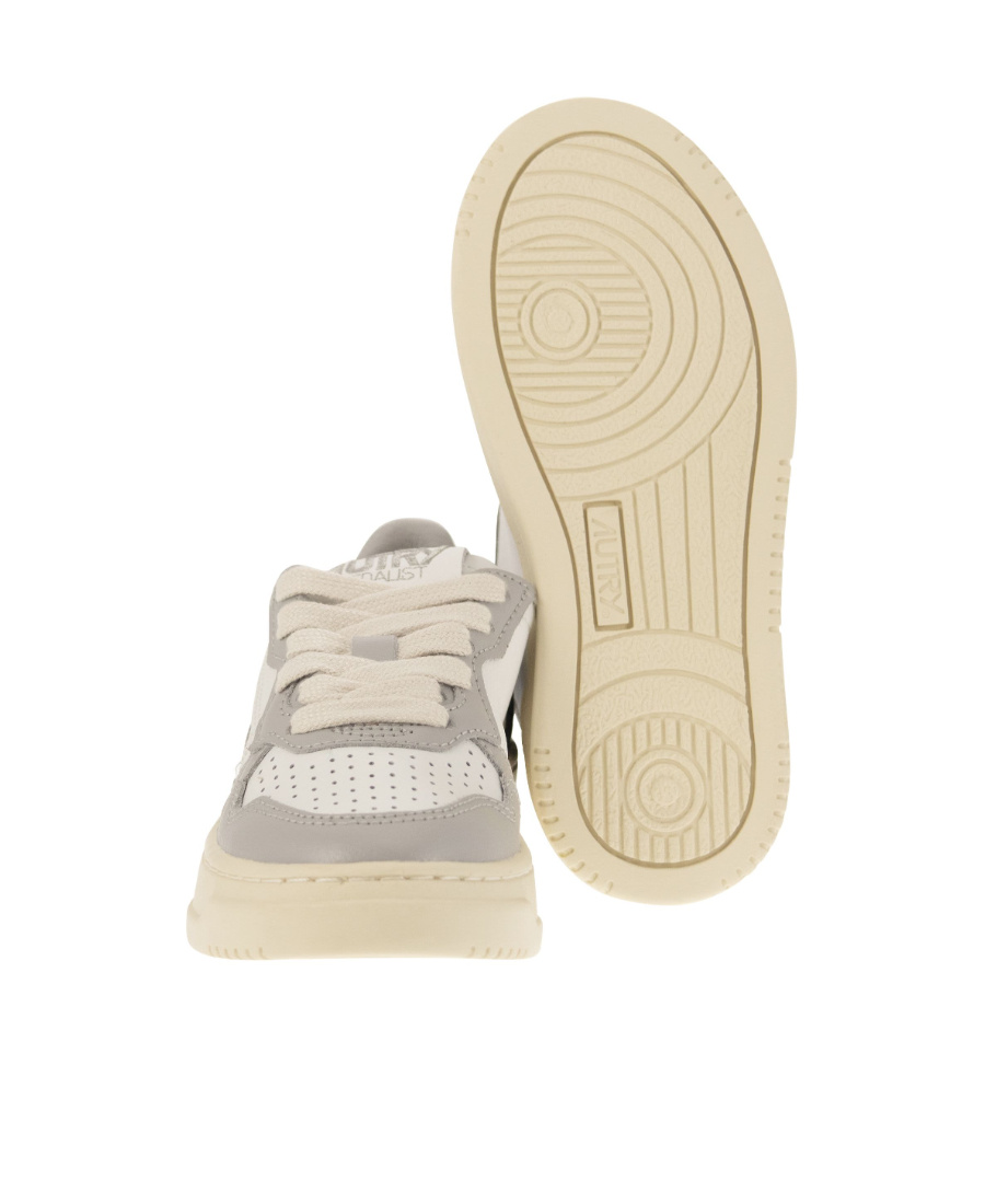 Autry Panelled Low-top Leather Sneakers In Nude