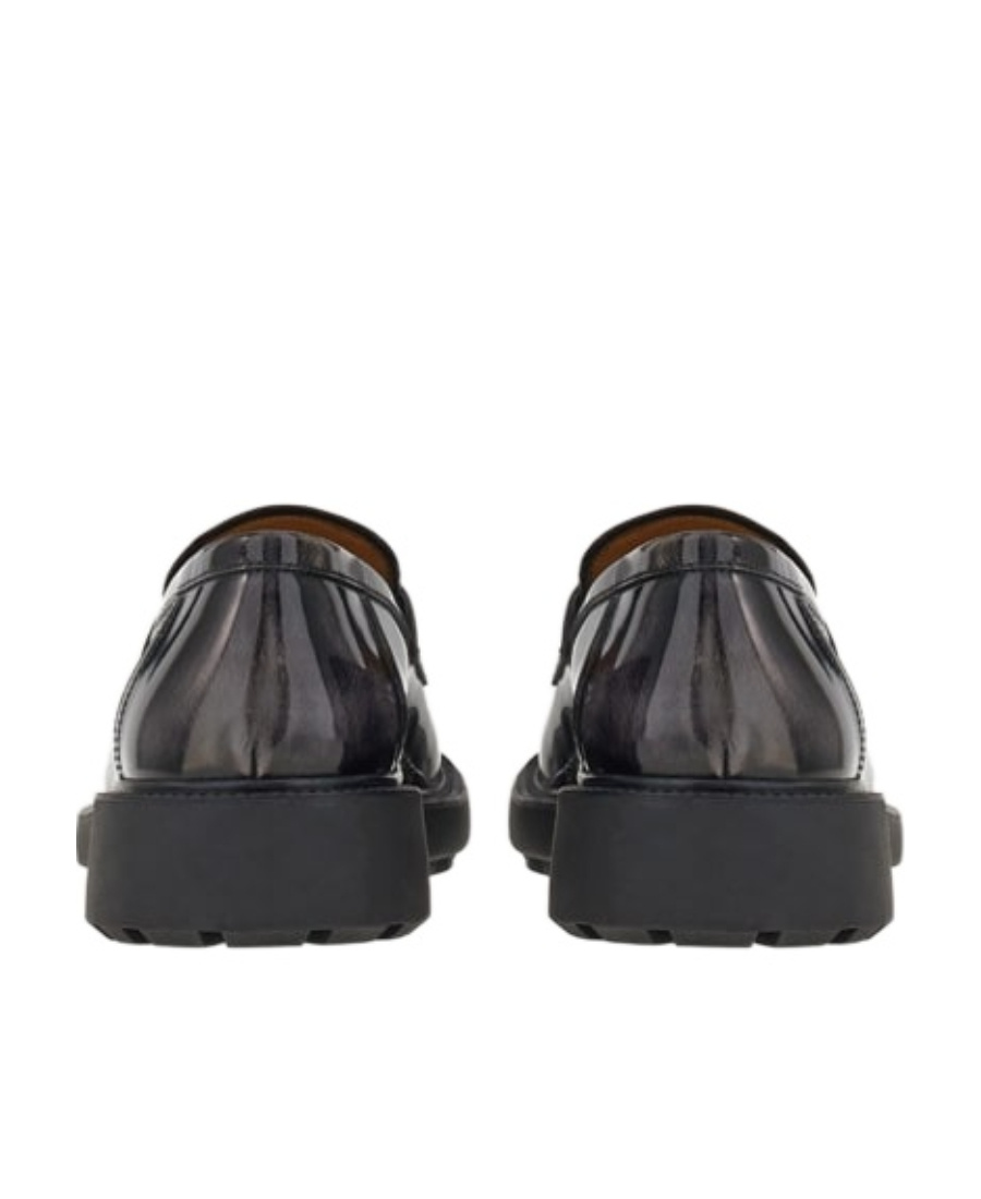 Ferragamo Gancini-plaque Patent Loafers In Black