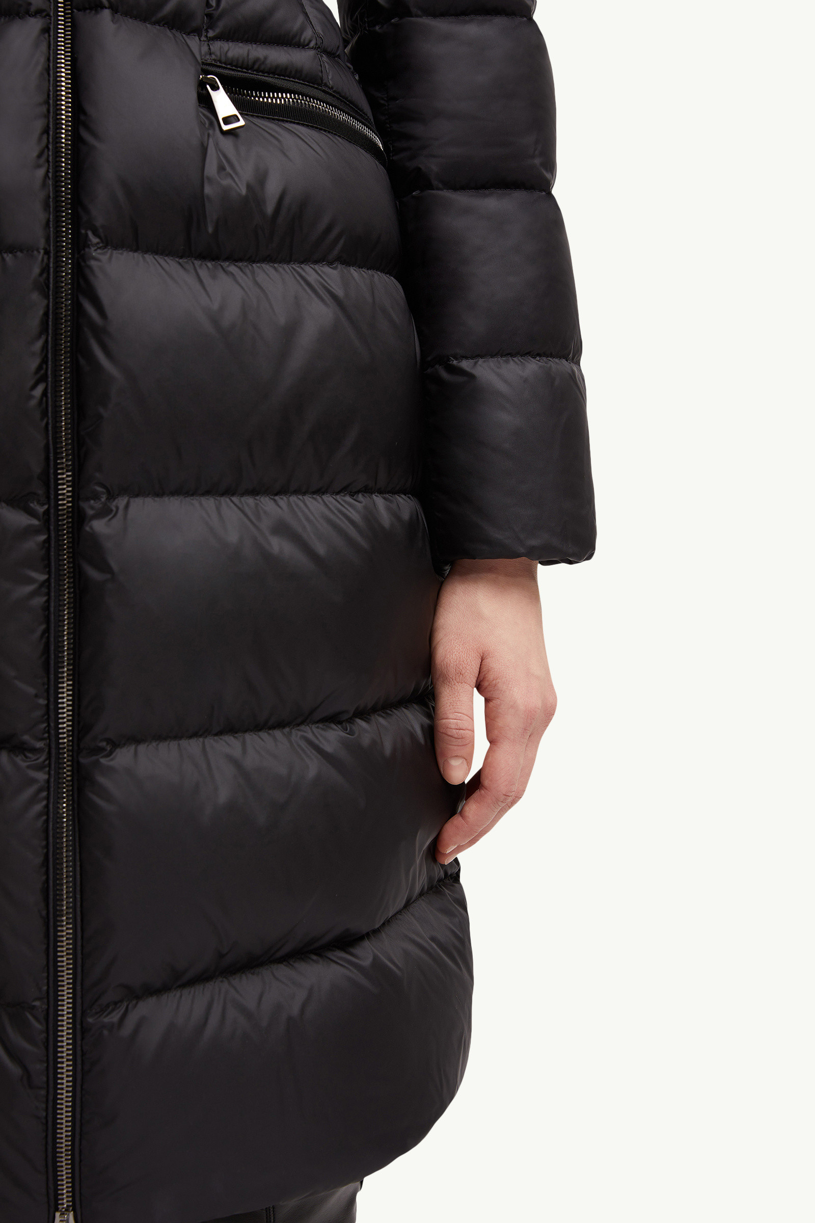 Moncler Doudoune Longue À Capuche Bordée De Shearling Boedic In Black