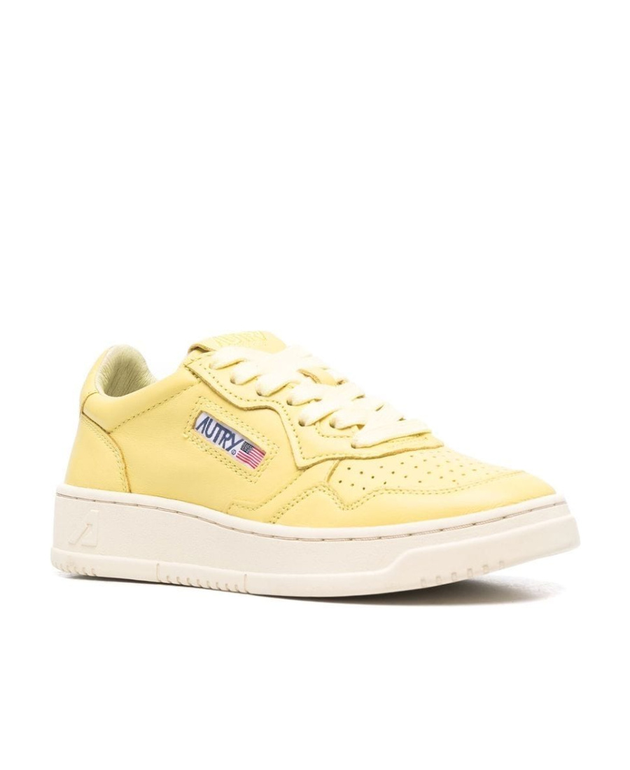 Autry Medalist Low-top Sneakers In Yellow
