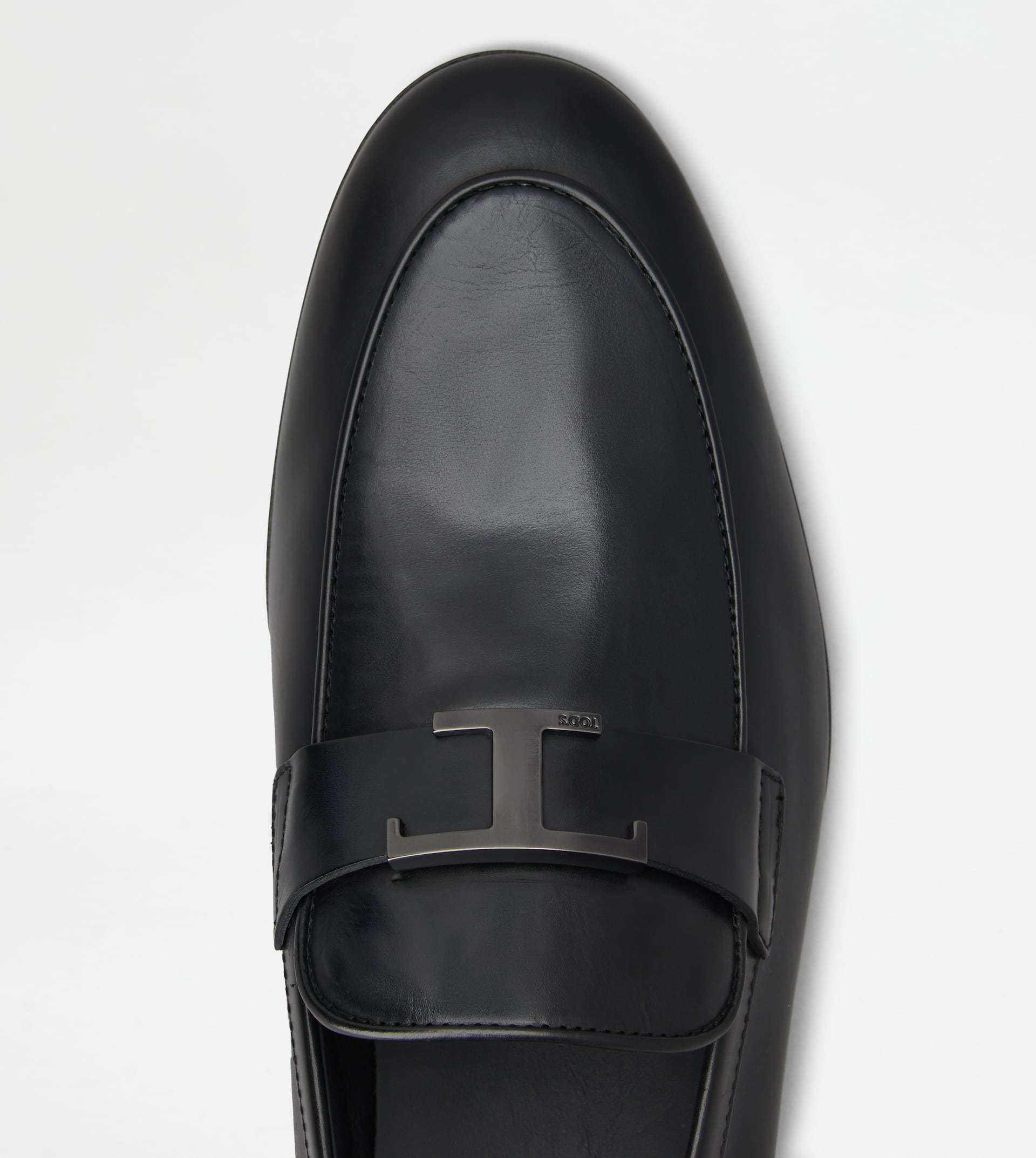 Tod's Pointed Toe Slip-on Loafers With Cut-out Detail In Black