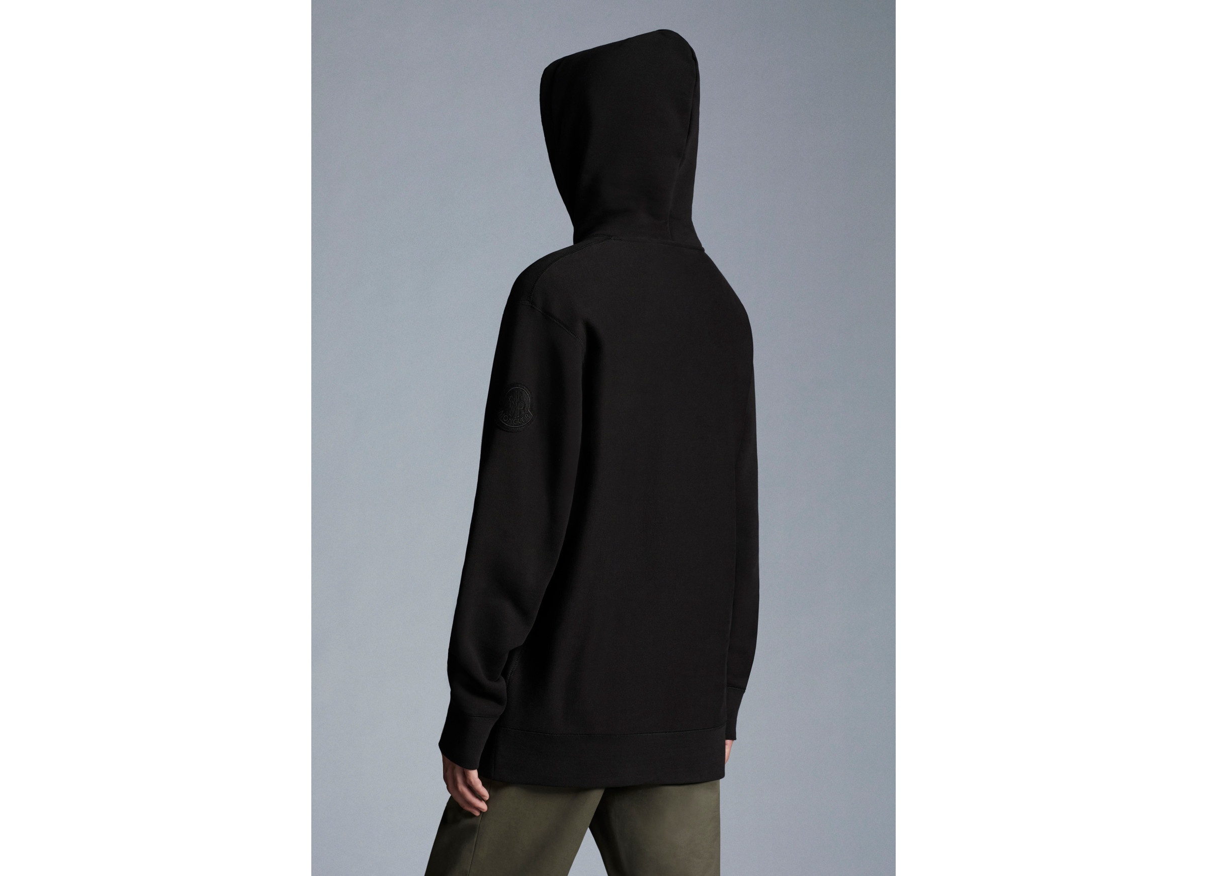 Moncler Logo Hooded Sweater In Black