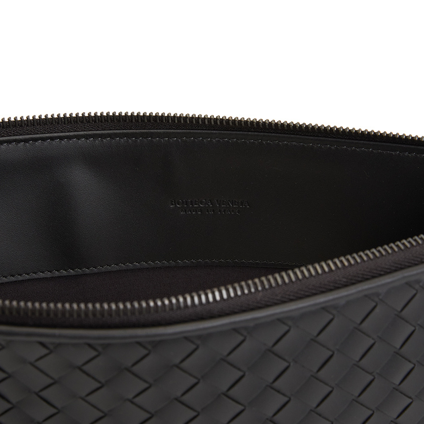 Bottega Veneta Zippered Clutch In Black
