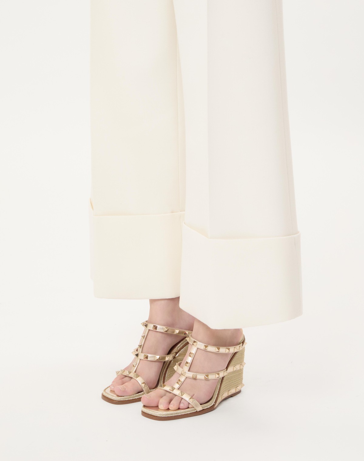 Valentino Garavani Rockstud Wedge Sandal In Laminated Nappa With Cornely Embroidery 100mm Woman Plat In Nude