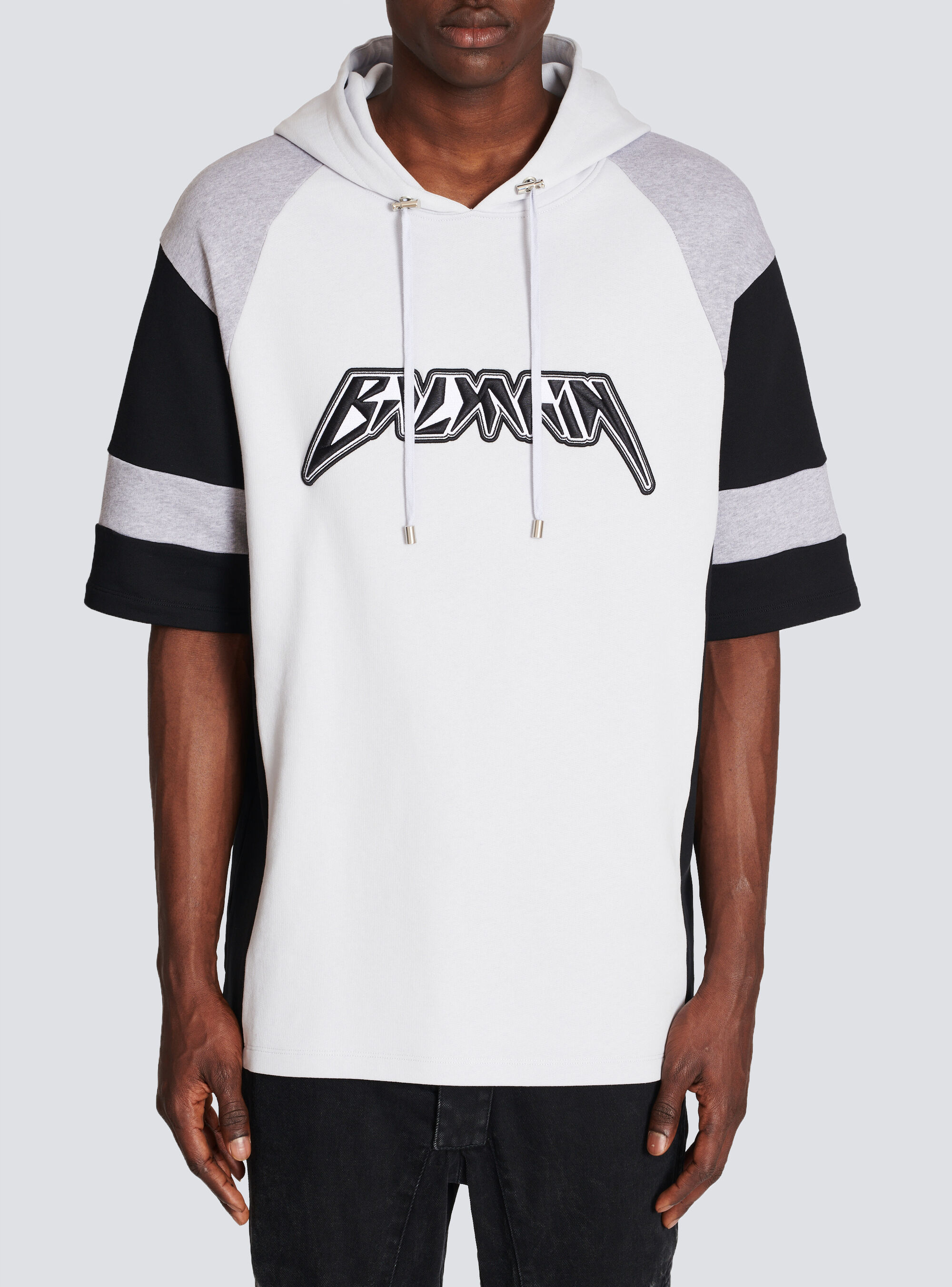 Balmain Logo-embroidered Short-sleeve Hoodie In White
