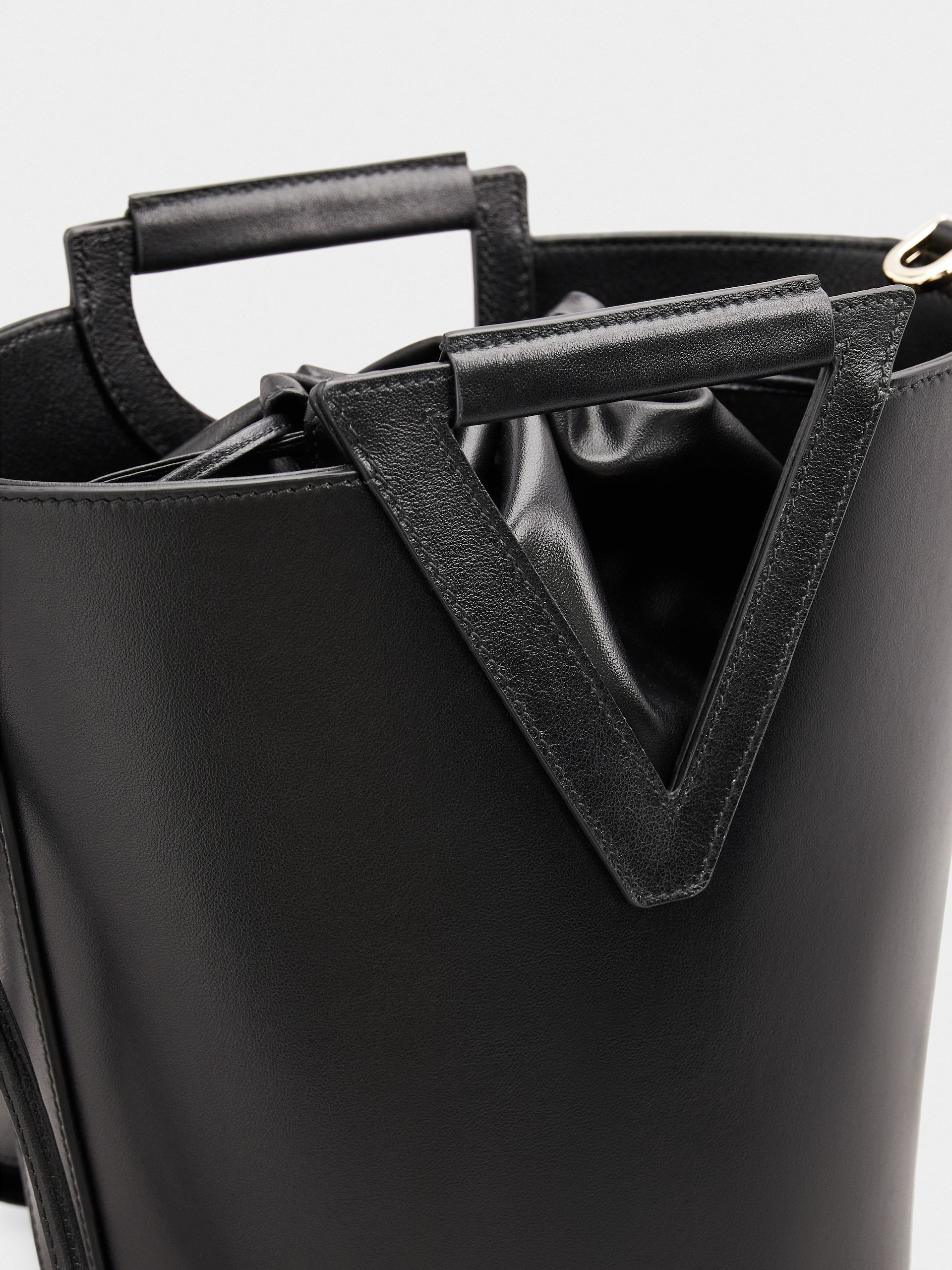 Roger Vivier Rv Medium Bucket Bag In Black
