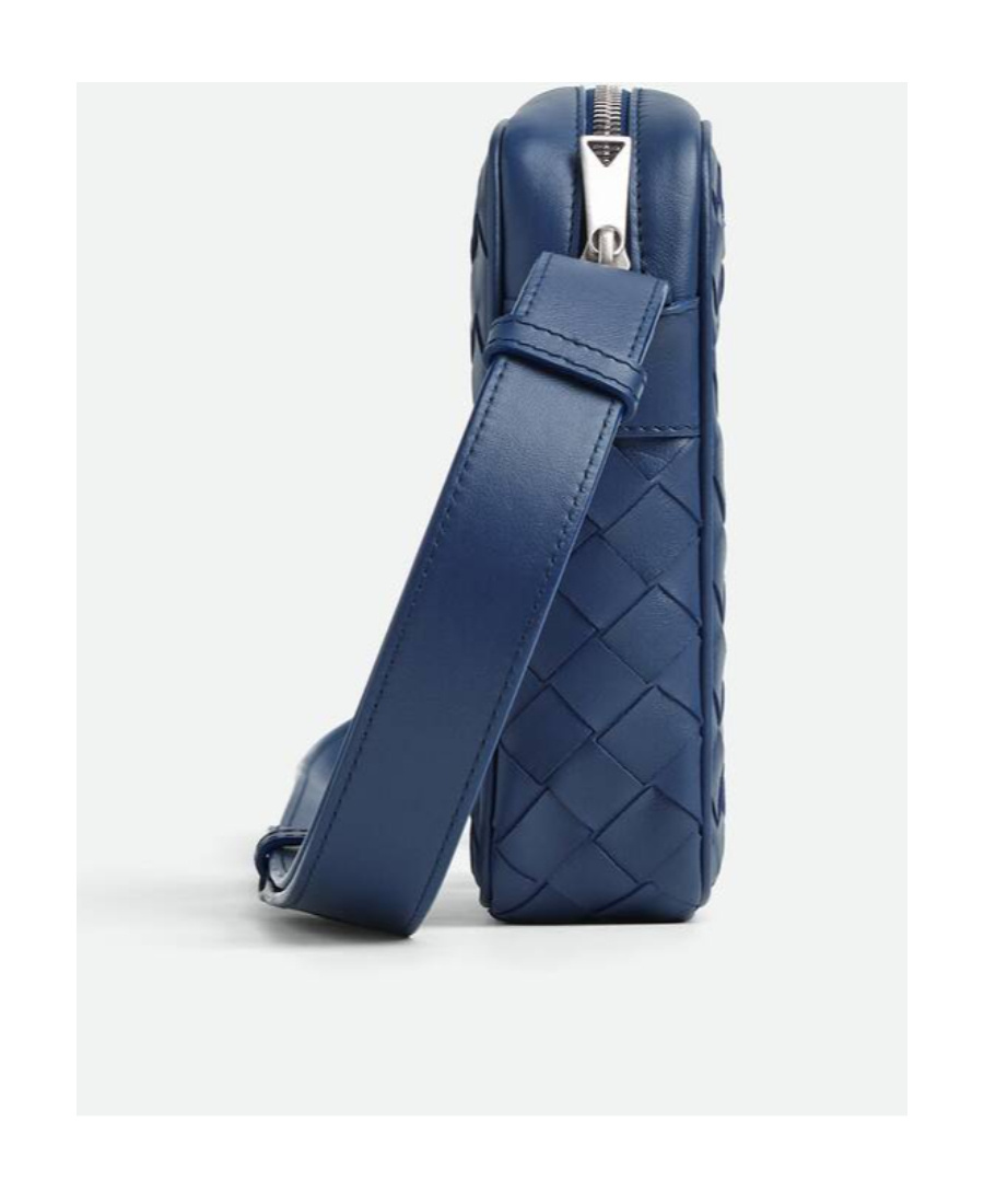 Bottega Veneta Logo Knitted Shoulder Bag In Blue