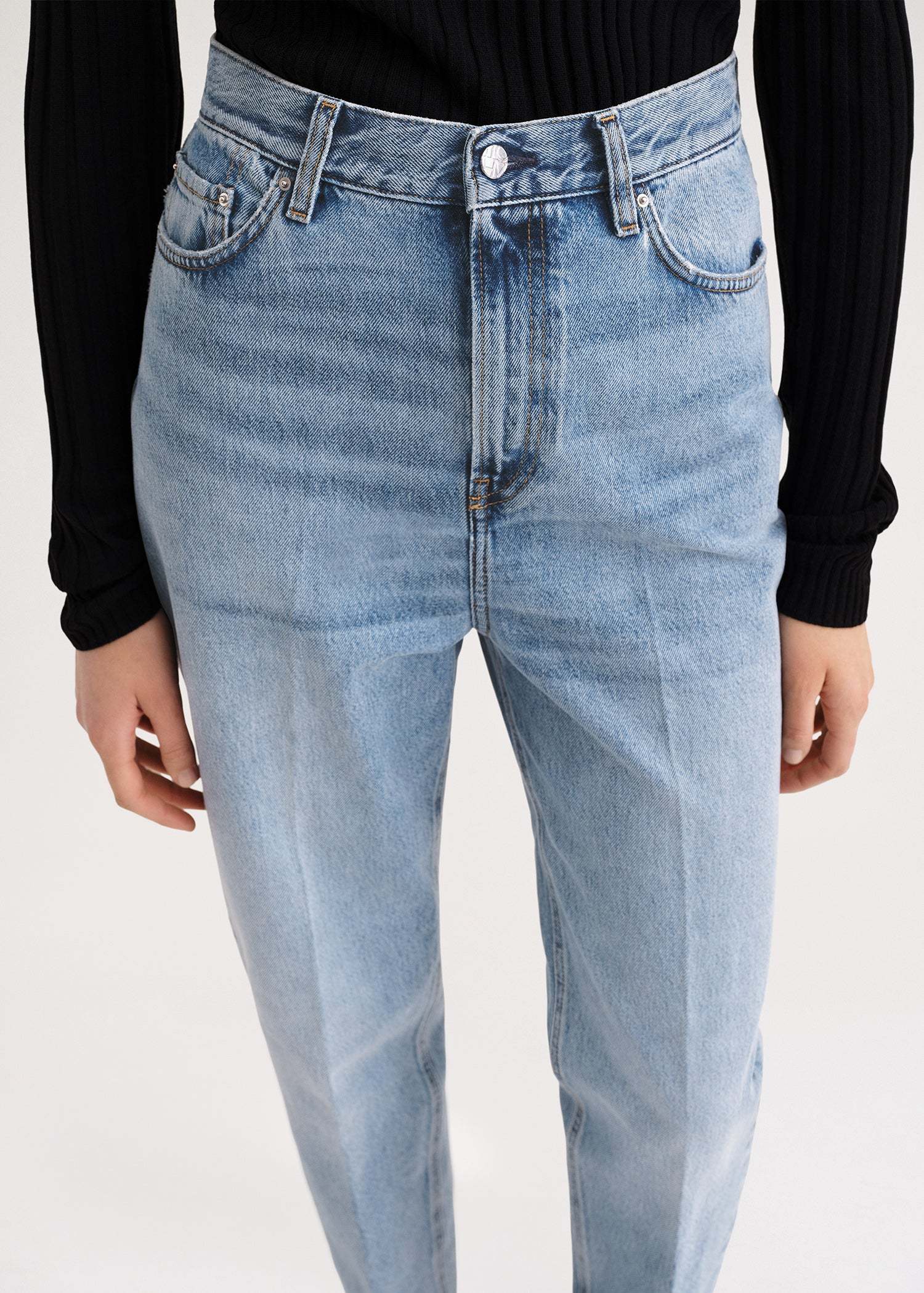 Totême Organic Cotton Tapered Jeans In Blue