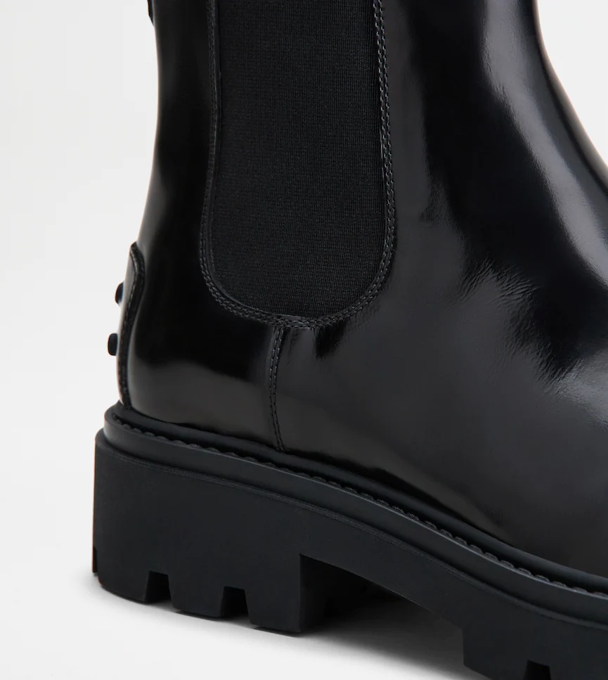 Tod's Logo-embossed Chelsea Boots In Black Leather In Black
