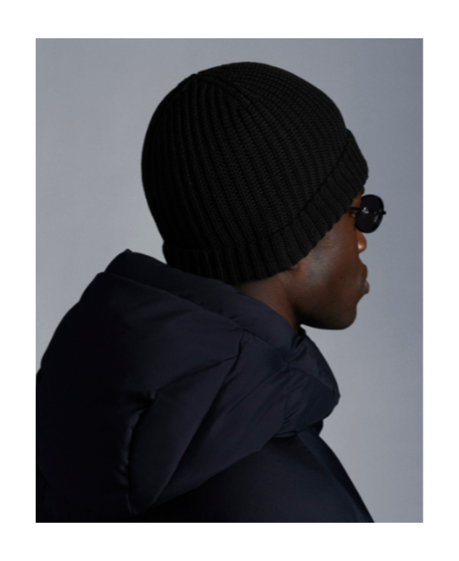 Moncler Knitted Hat Without Brim In Black