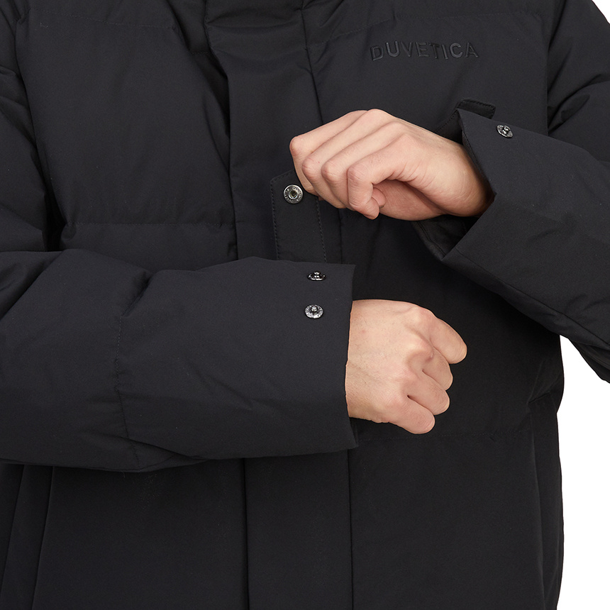 Duvetica Long-sleeved Down Jacket In Black