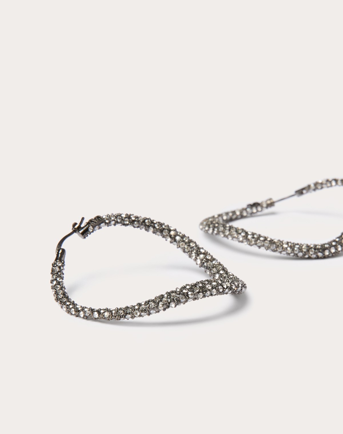 Valentino Shadowshine Metal Earrings In Black