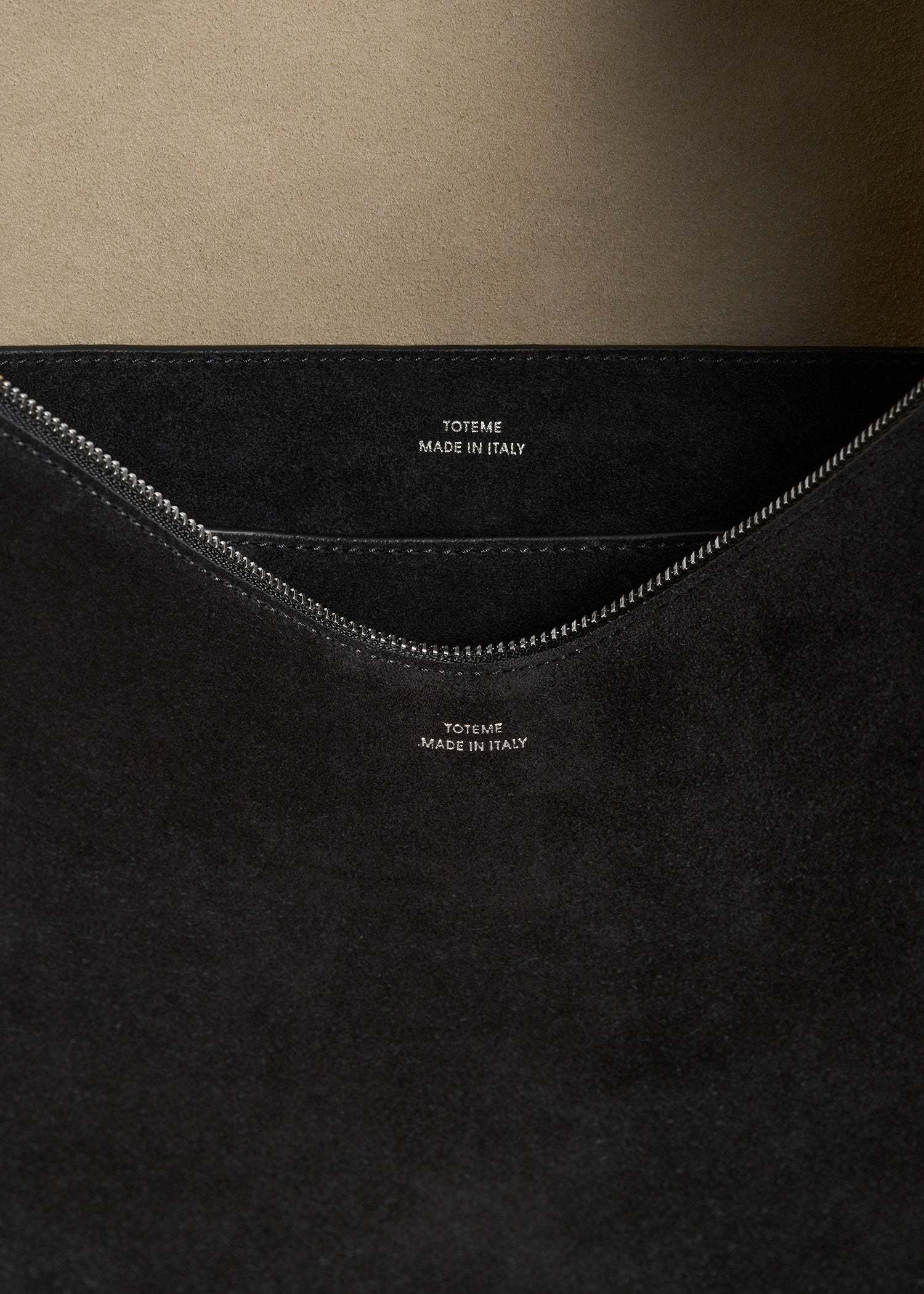 Totême Zipper Shoulder Bag In Black