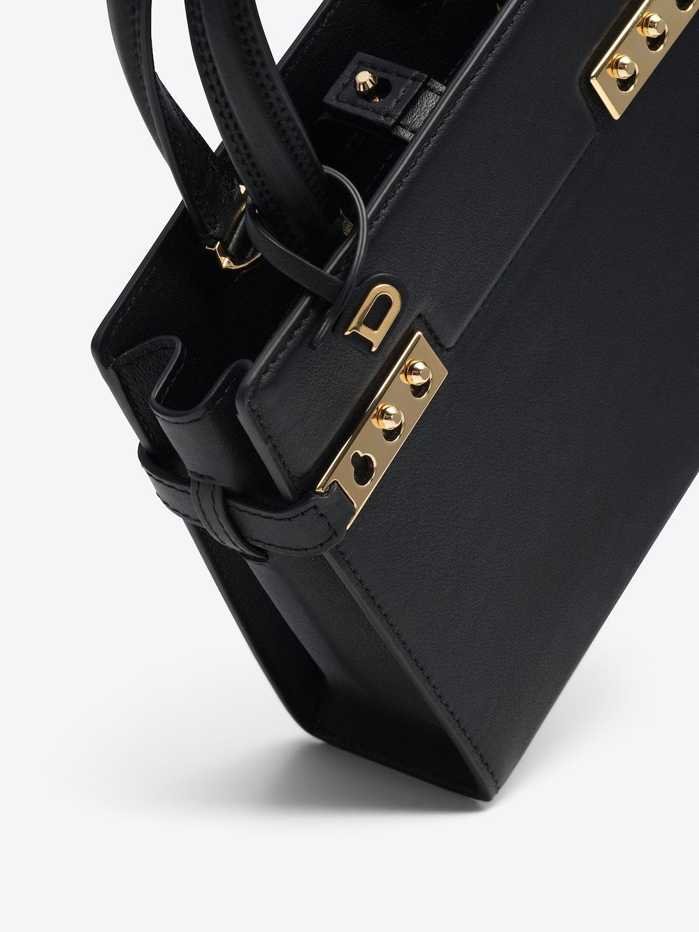 Delvaux Adjustable Shoulder Strap Shoulder Bag In Black