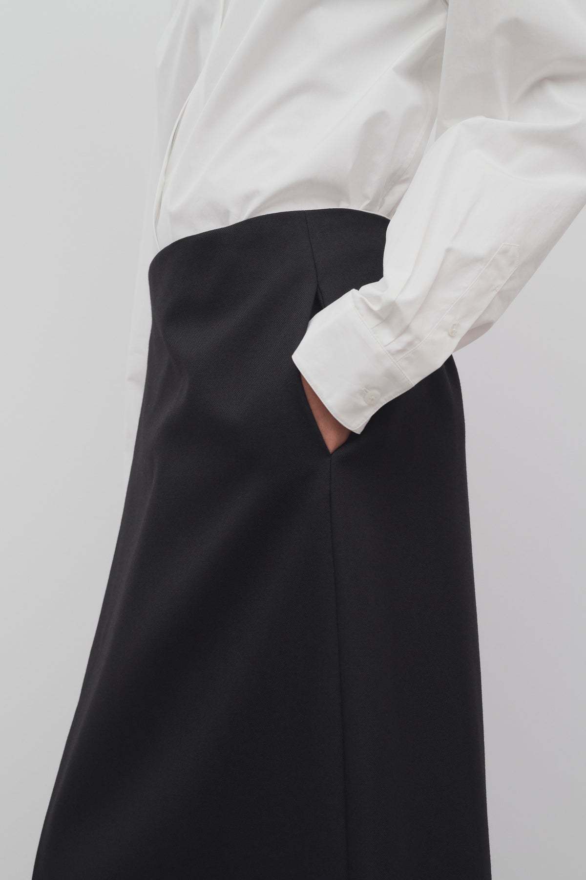 The Row Kavi Wool Crepe Midi Skirt In Black