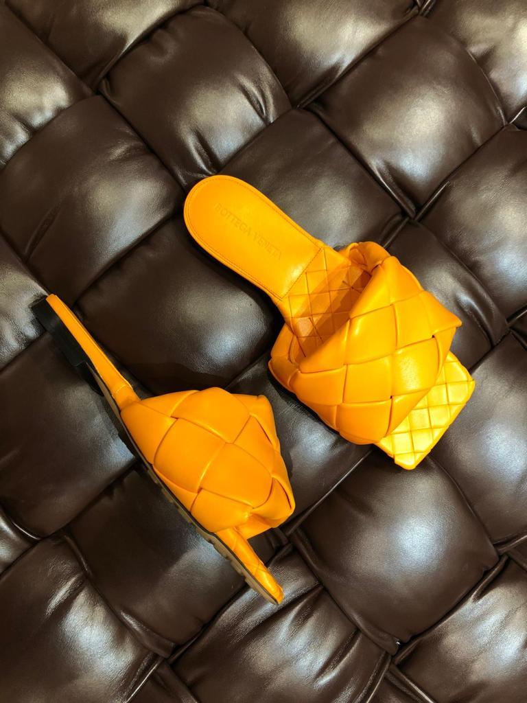 Bottega Veneta Orange Square Toe Leather Flat Sandals For Women In Orange